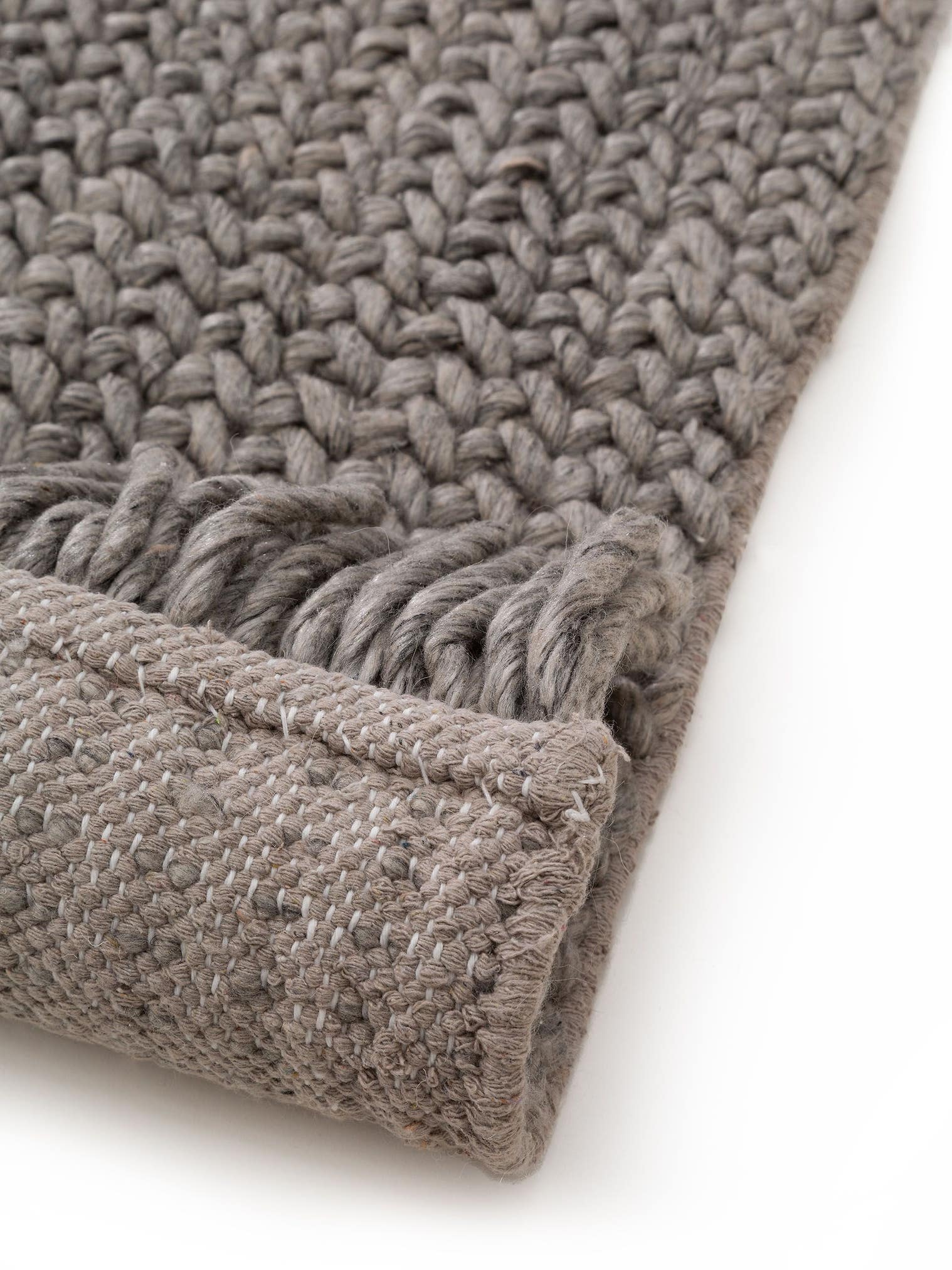 Alfombra de 60% Lana, 40% Poliéster en Gris con un pelo de {{Placeholder_Pile Height}} de altura de benuta Pure