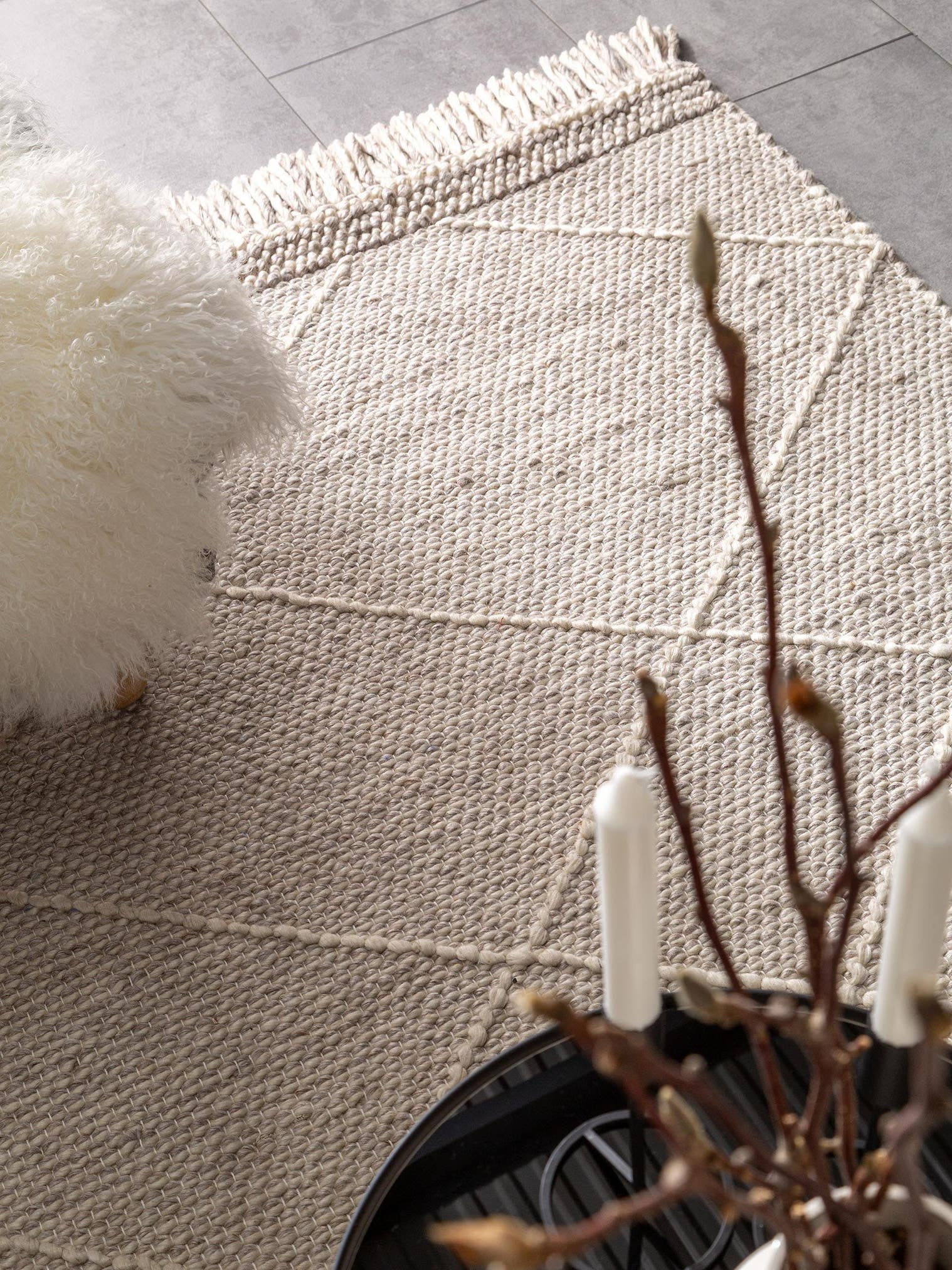 Teppich aus 60% Wolle, 40% Polyester in Beige mit 6 bis 10 mm hohem Flor von benuta Pure