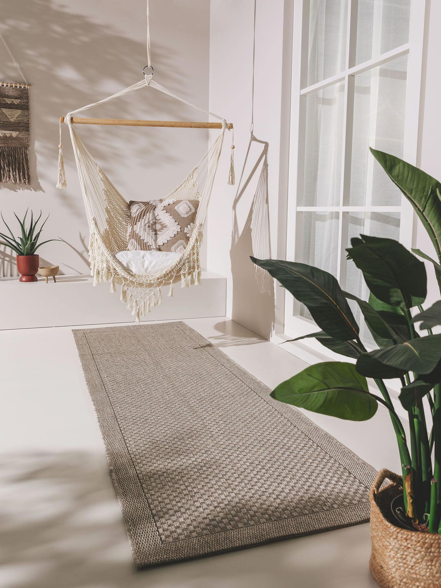 Teppich aus 100% Polypropylen in Grau mit 6 bis 10 mm hohem Flor von benuta Nest