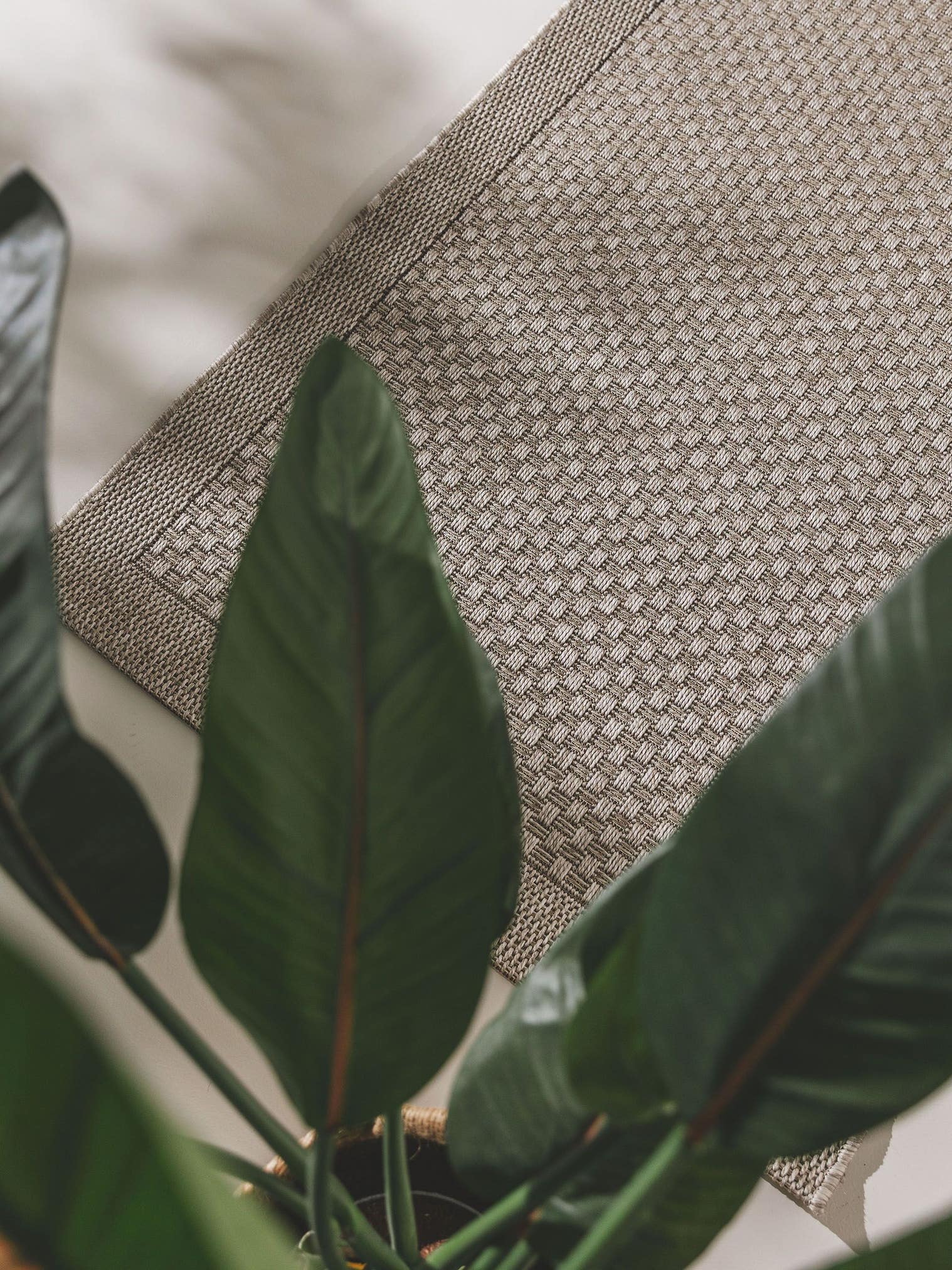 Teppich aus 100% Polypropylen in Grau mit 6 bis 10 mm hohem Flor von benuta Nest