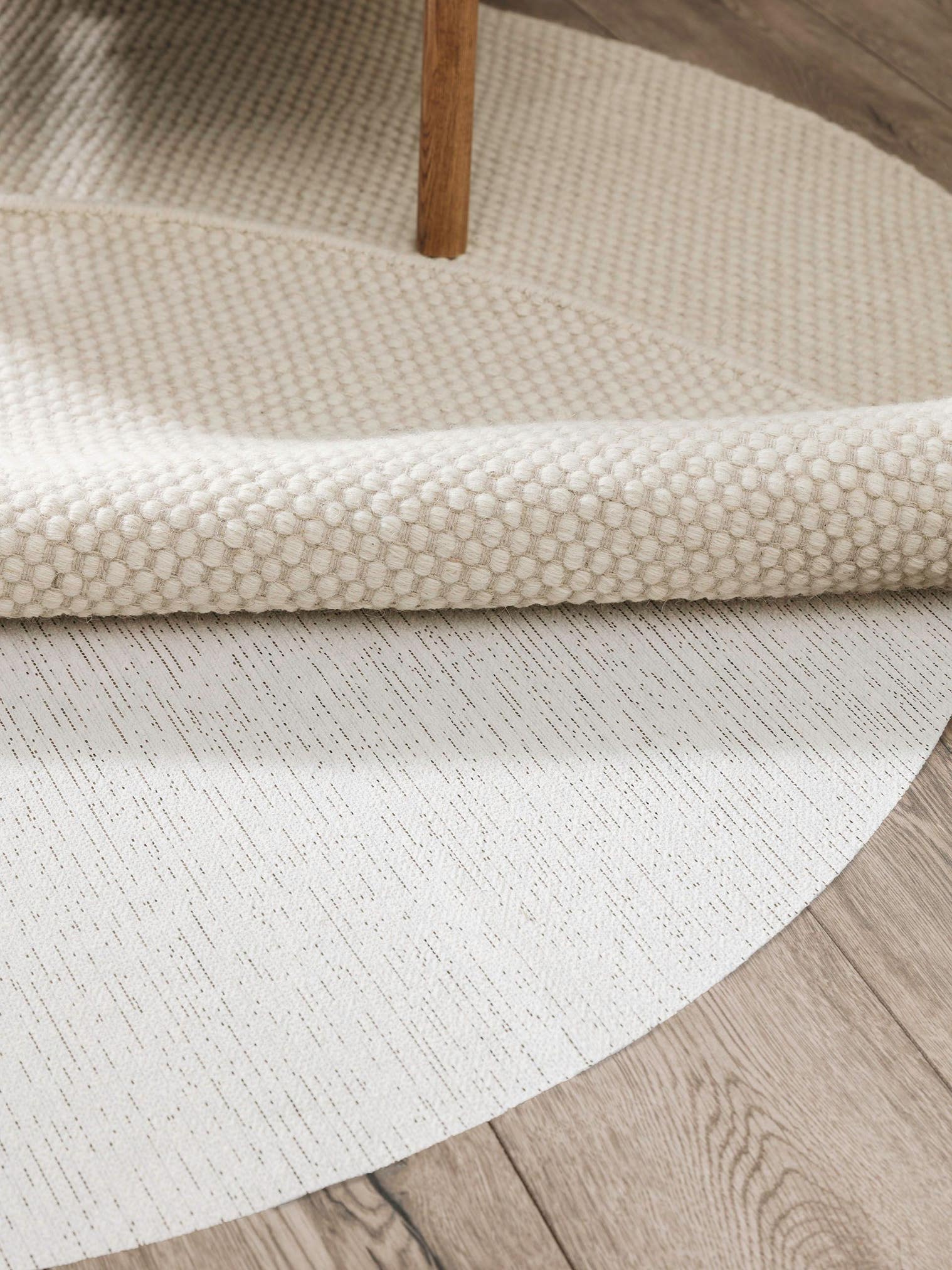 Tapijt van 100% Polyester in Wit met een 1- 5 mm hoge pool van benuta