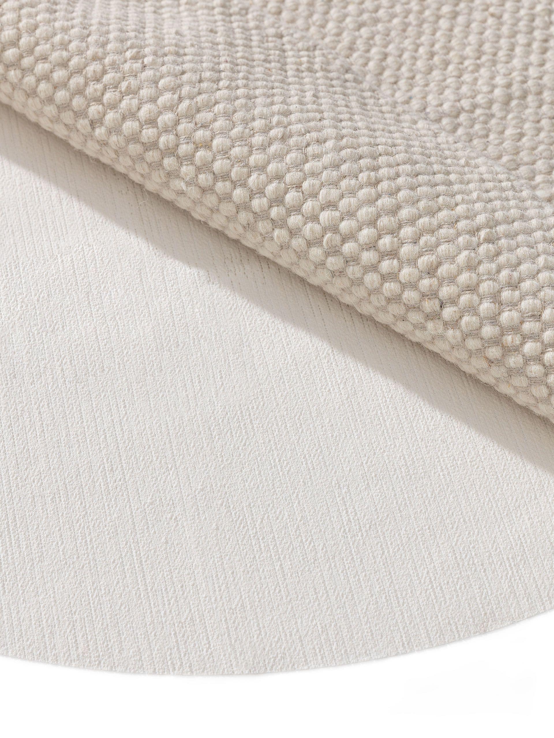Matta av 100% Polyester i Vit med 1- 5 mm hög lugg från benuta