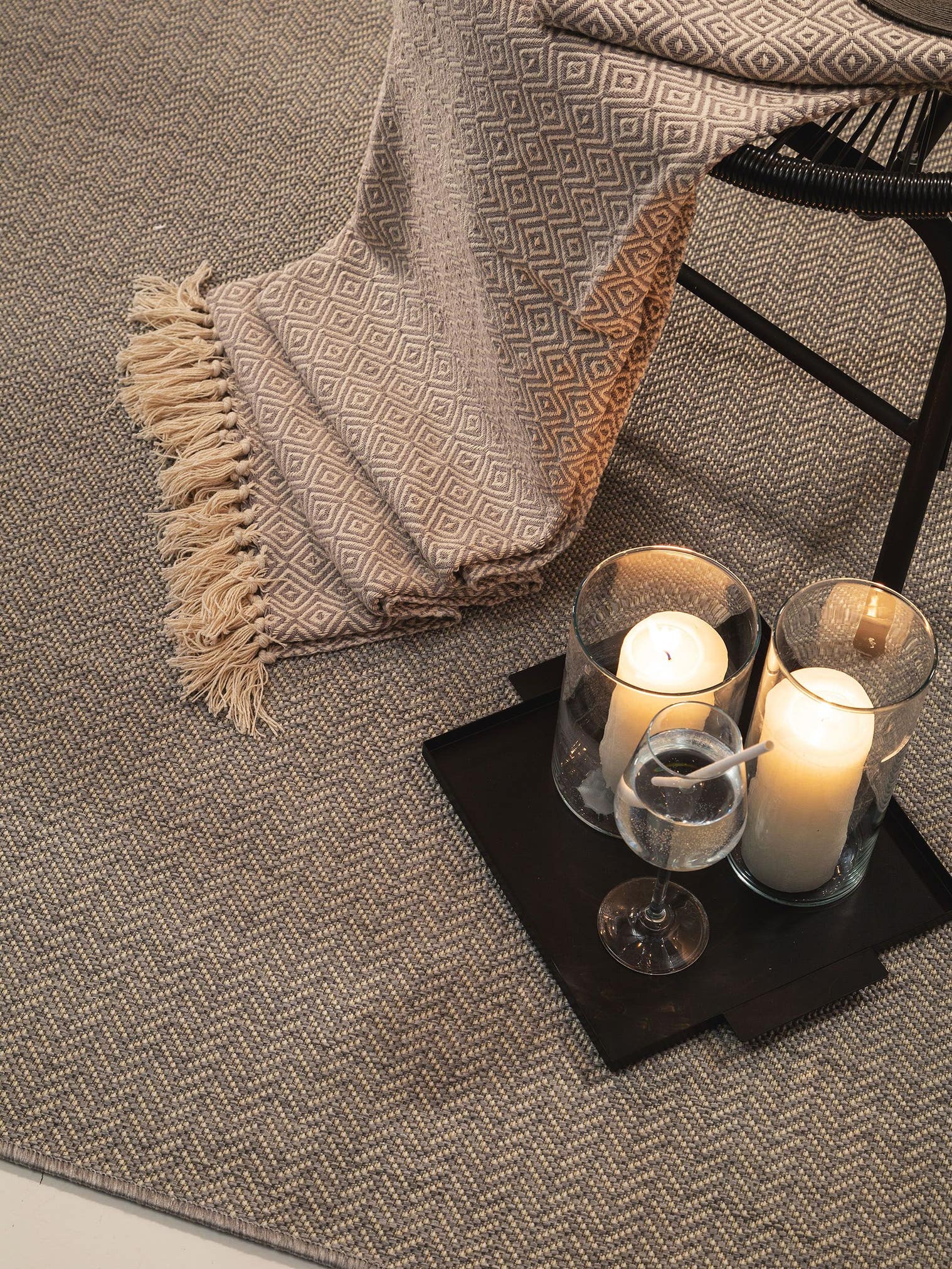 Tapis en 100% Polypropylène en Gris avec une pile de 1- 5 mm de hauteur de benuta Nest