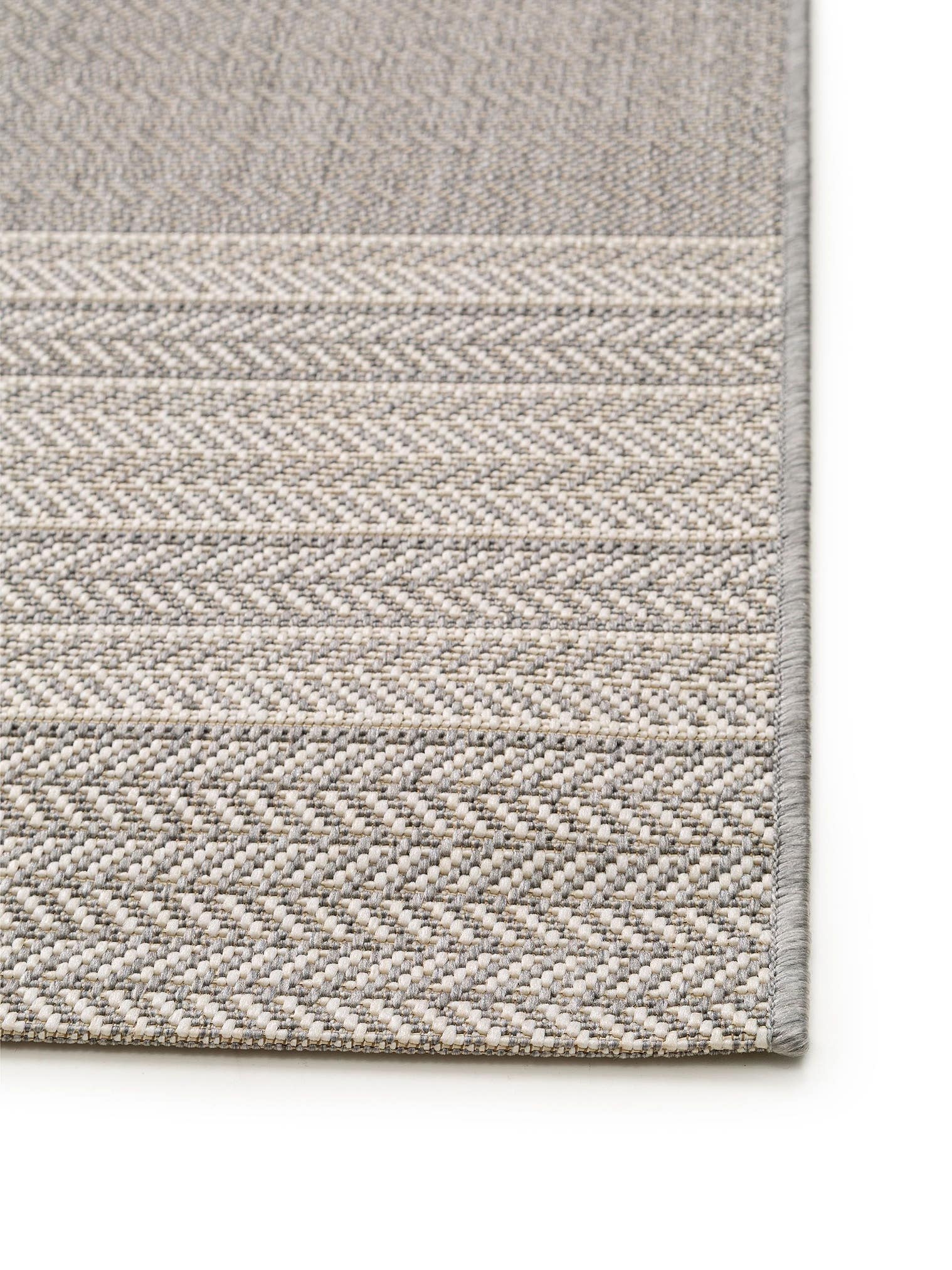 Tapis en 100% Polypropylène en Gris avec une pile de 1- 5 mm de hauteur de benuta Nest