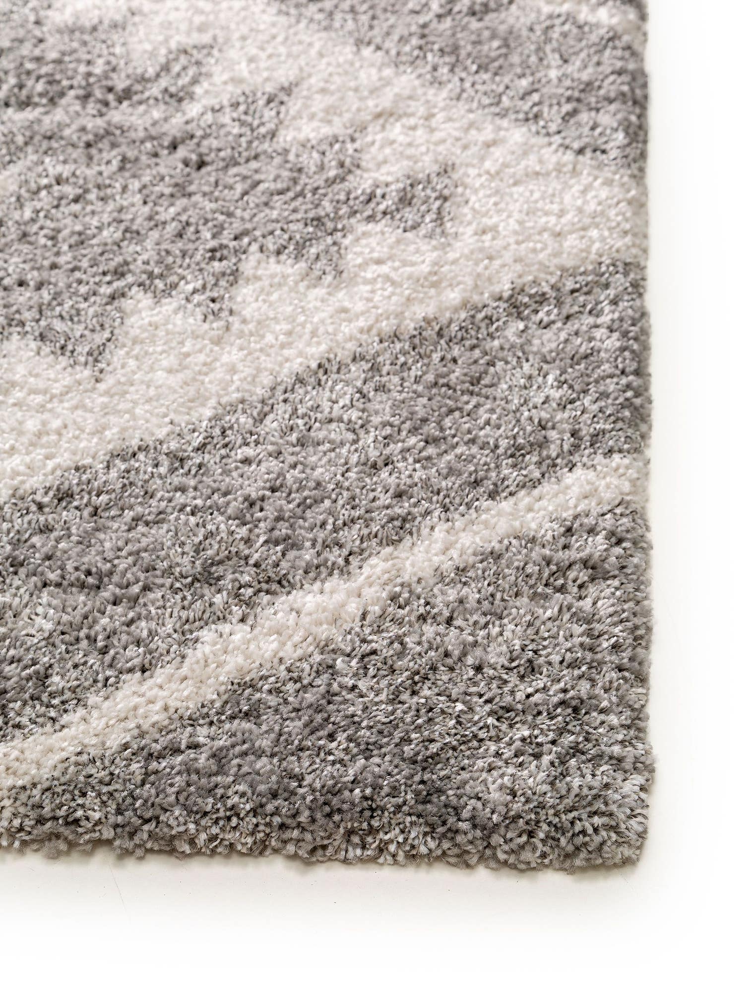Teppich aus 100% Polypropylen in Beige mit 21 bis 30 mm hohem Flor von benuta Nest