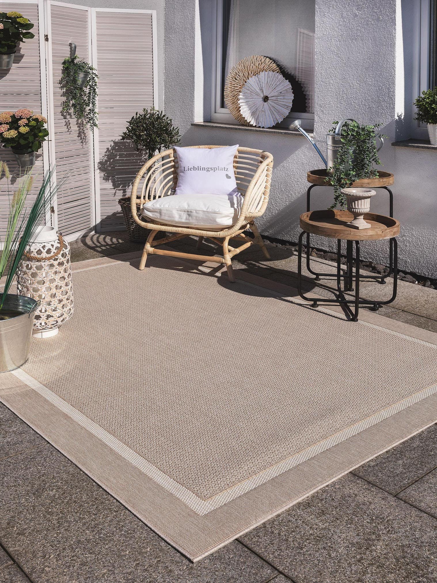 Teppich aus 100% Polypropylen in Beige mit bis 5 mm hohem Flor von benuta Nest