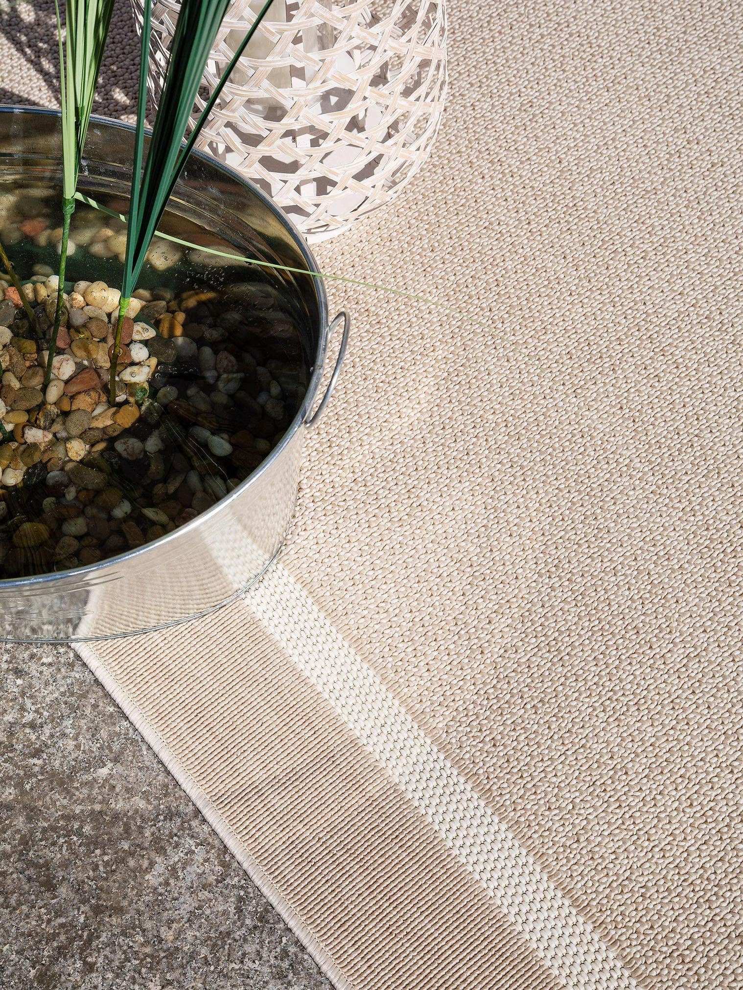 Teppich aus 100% Polypropylen in Beige mit bis 5 mm hohem Flor von benuta Nest