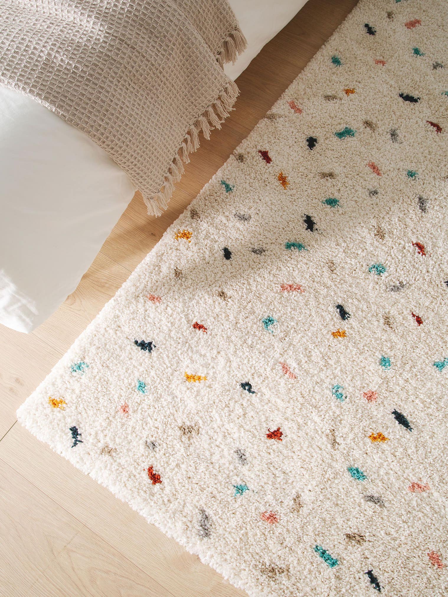 Rug made of 100% Polypropylene in Multicoloured with a 21 - 30 mm high pile by Lytte