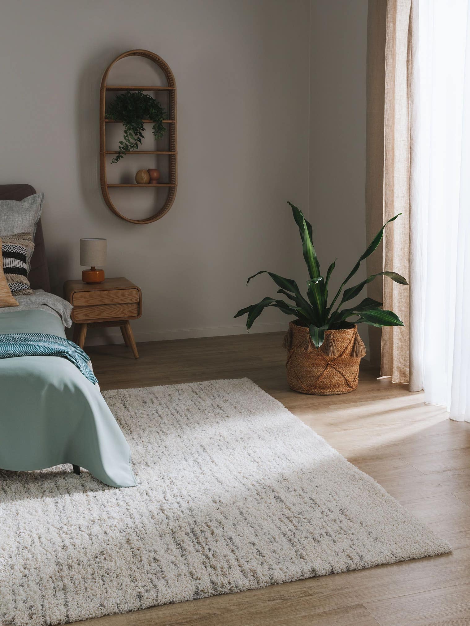 Matta av 100% Polypropylen i Beige med 21 - 30 mm hög lugg från benuta Nest