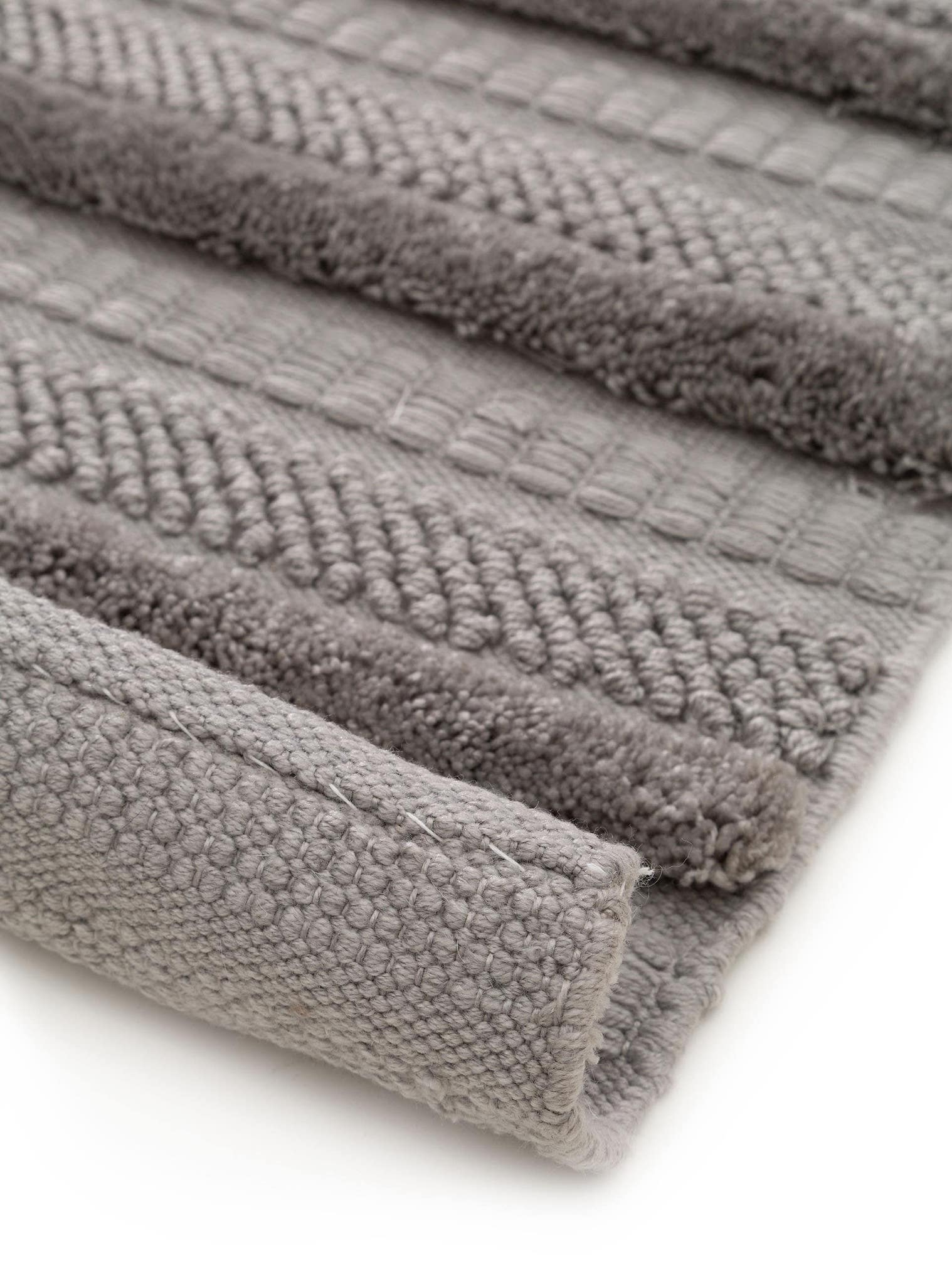 Tappeto di 100% poliestere (riciclaggio PET) in Grigio con pelo alto 41 - 50 mm da benuta Pure