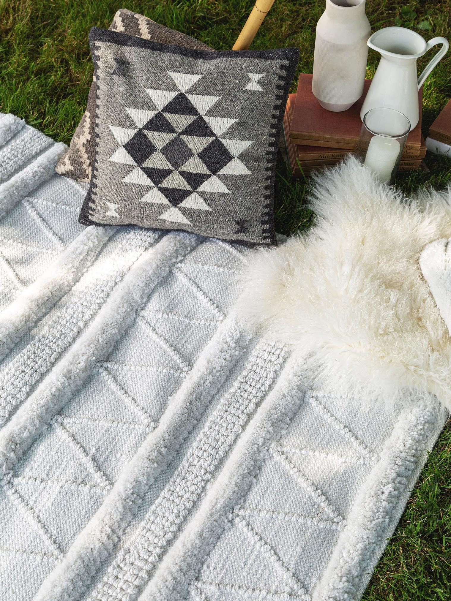 Teppich aus 100% Polyester (recyceltes PET) in Weiß mit 41 bis 50 mm hohem Flor von benuta Pure