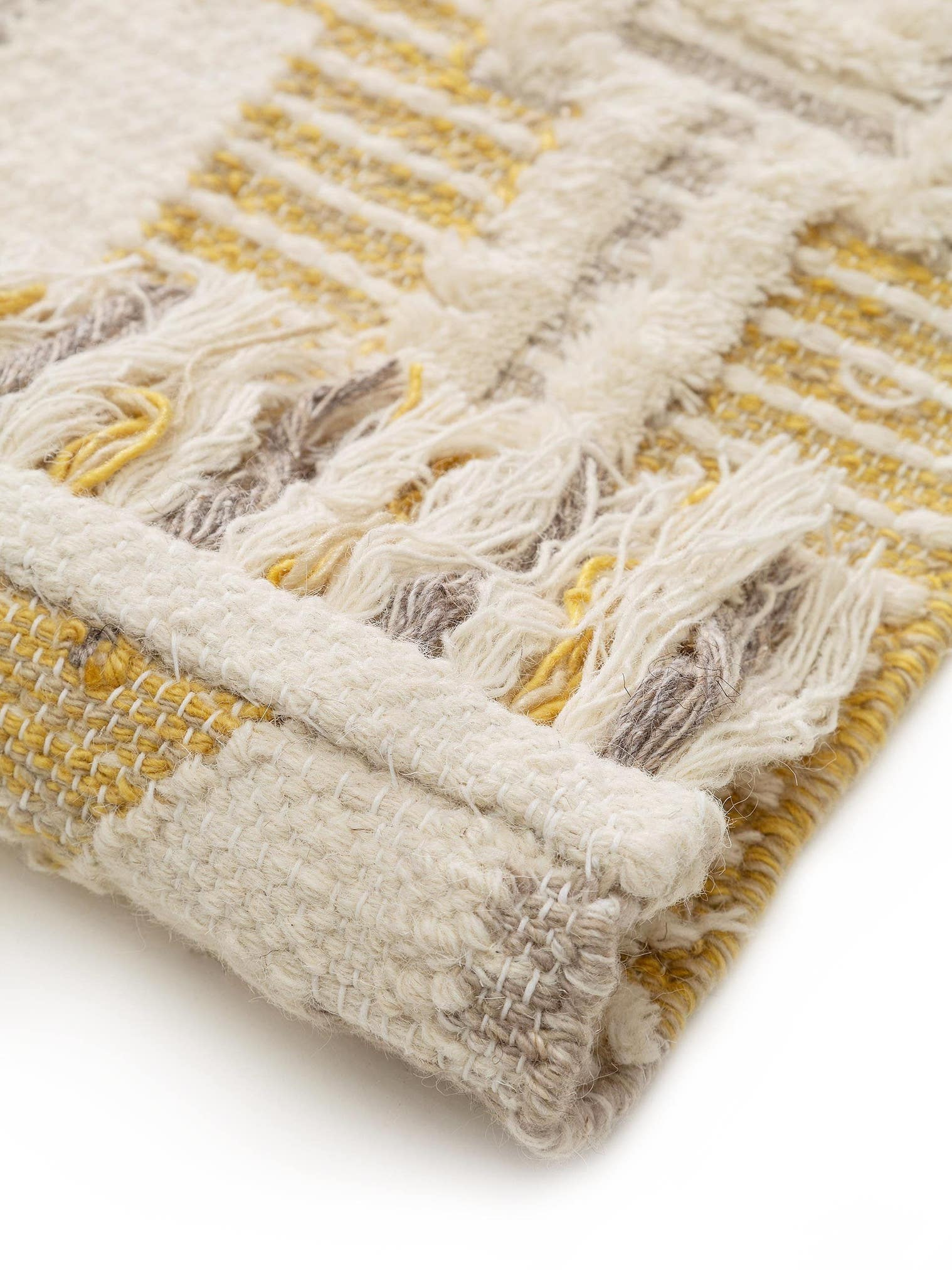 Teppich aus 70% Wolle, 30% Polyester in Gelb mit 6 bis 10 mm hohem Flor von Lytte