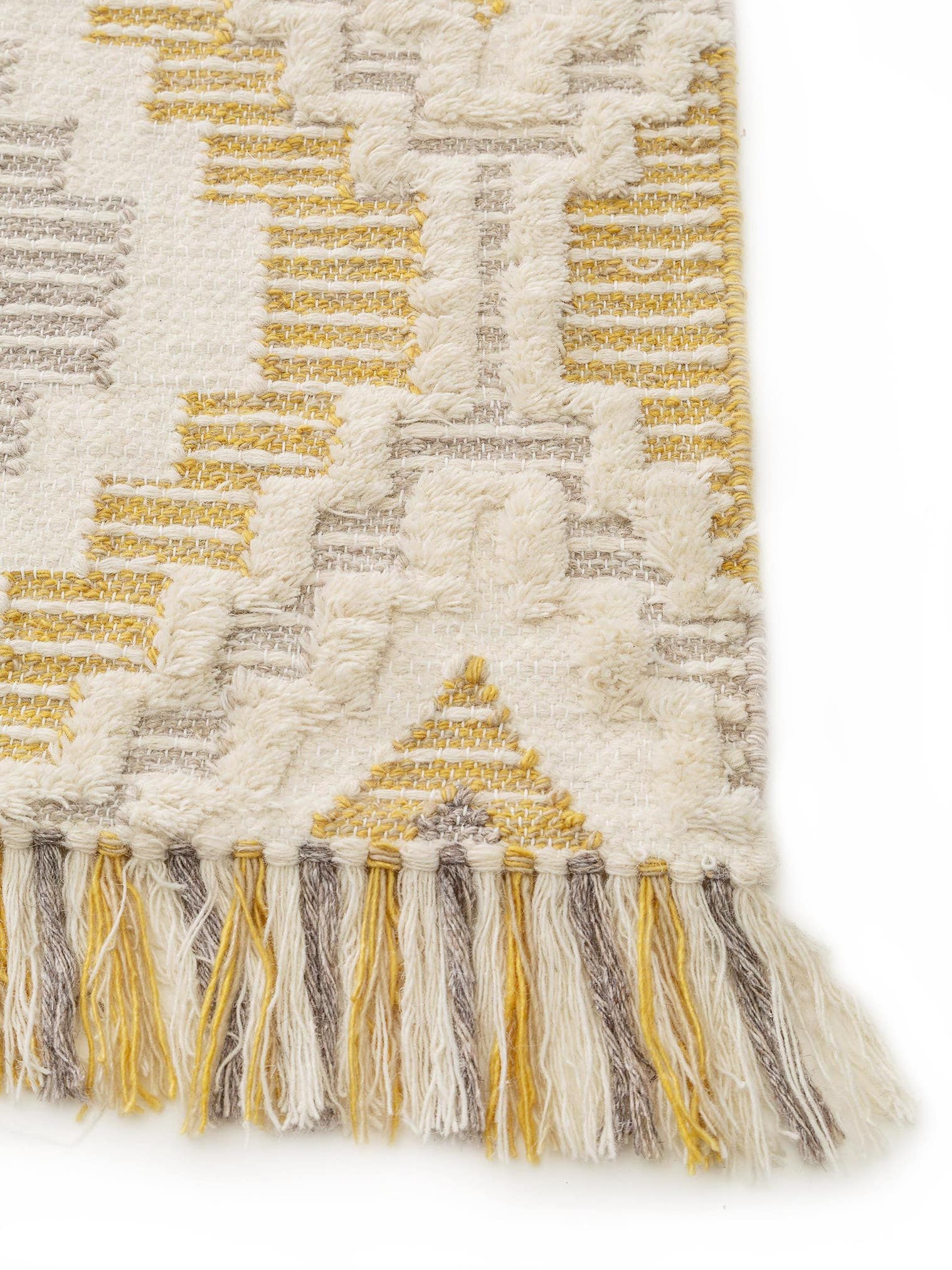 Teppich aus 70% Wolle, 30% Polyester in Gelb mit 6 bis 10 mm hohem Flor von Lytte