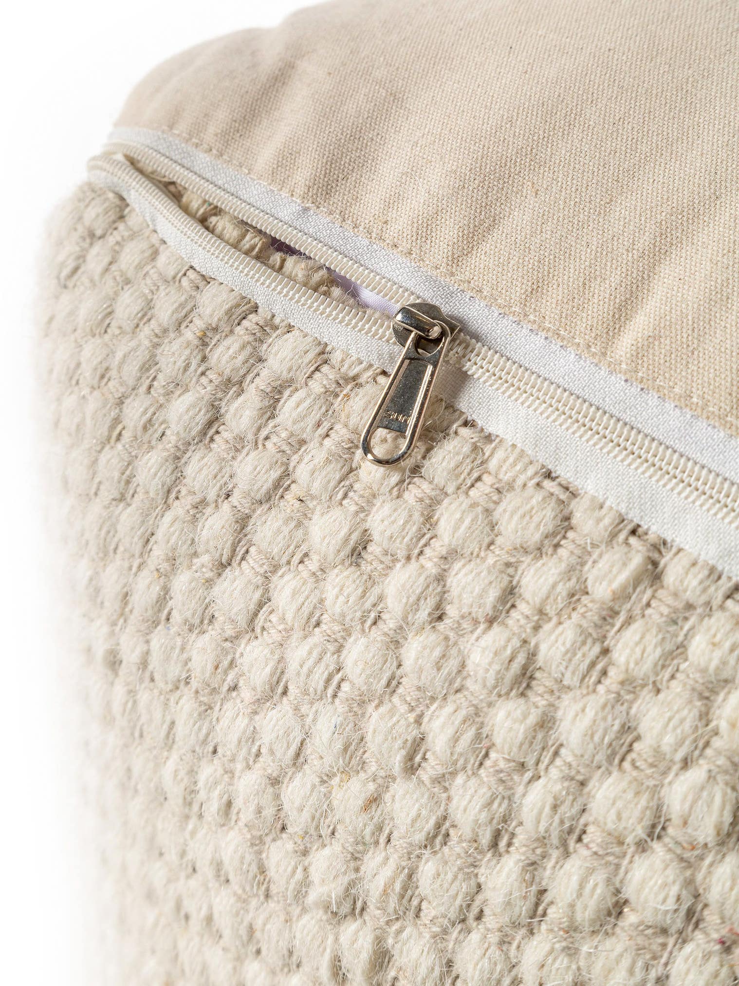 Handgjord ullpouf Rocco Vit med Uni-design i 80% Ull, 20% Bomull från benuta Pure