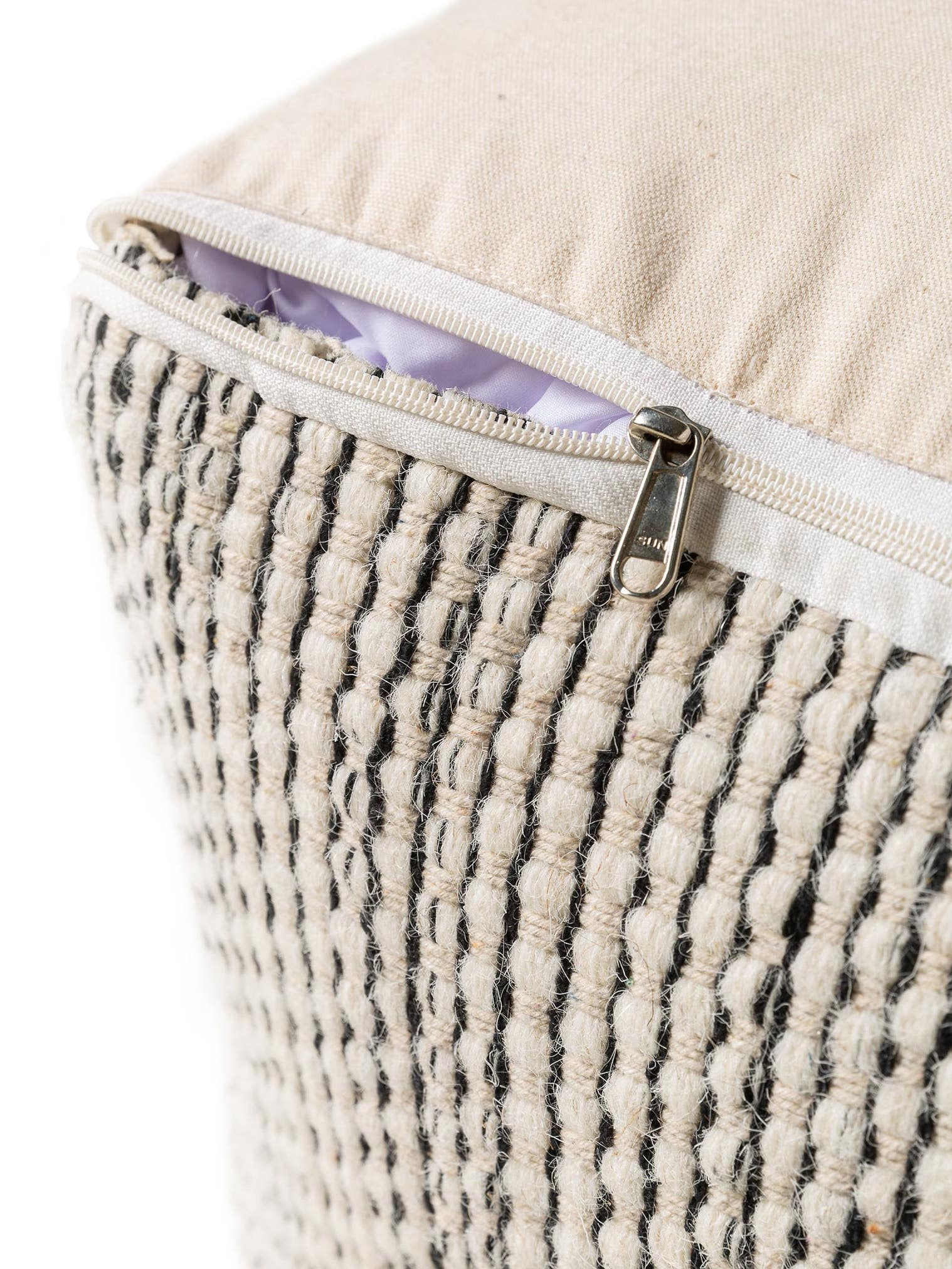 Puf de lana hecho a mano Rocco Beige/Negro con diseño de Uni en 80% lana, 20% algodón de benuta Pure