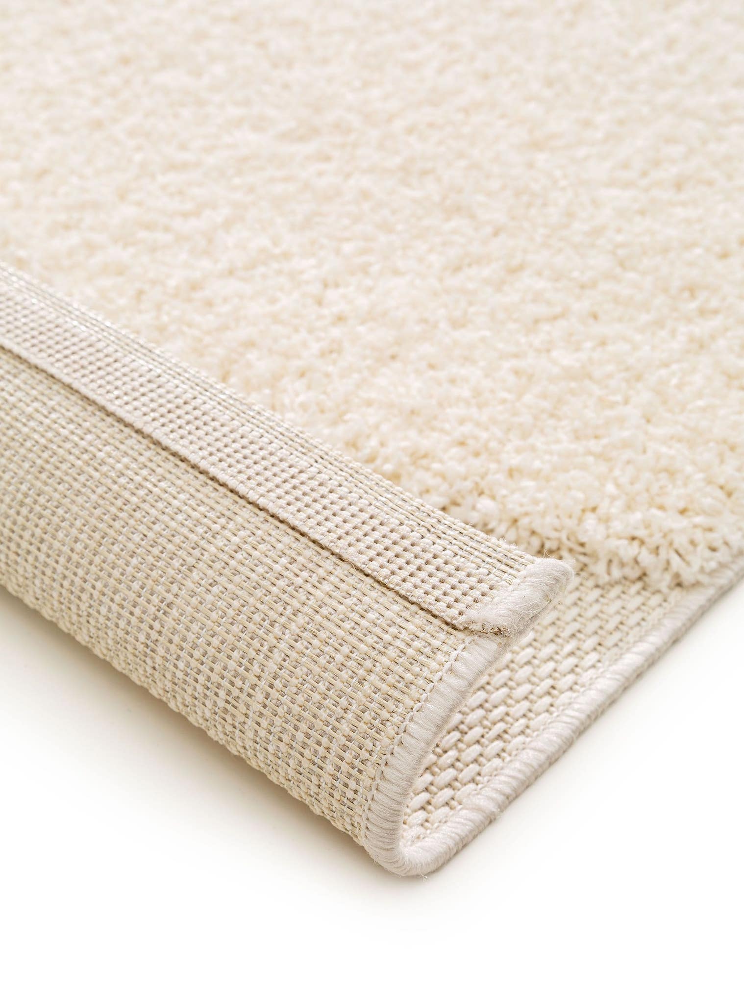 Matta av 100% Polypropylen i Beige med 21 - 30 mm hög lugg från Lytte