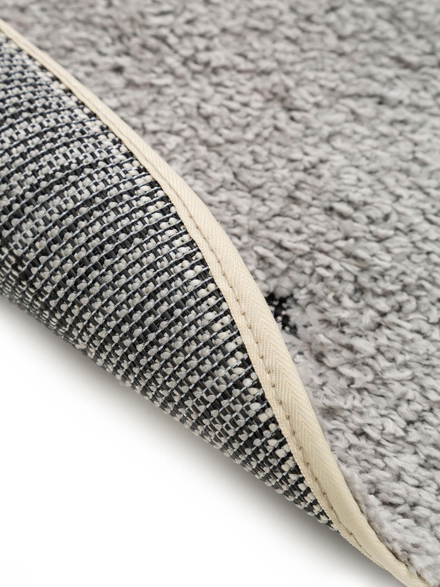 Teppich aus 100% Polypropylen in Grau mit 21 bis 30 mm hohem Flor von Lytte