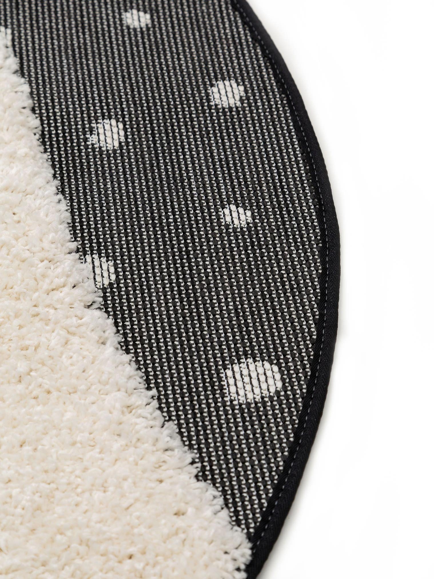 Teppich aus 100% Polypropylen in Schwarz/Weiß mit 21 bis 30 mm hohem Flor von Lytte