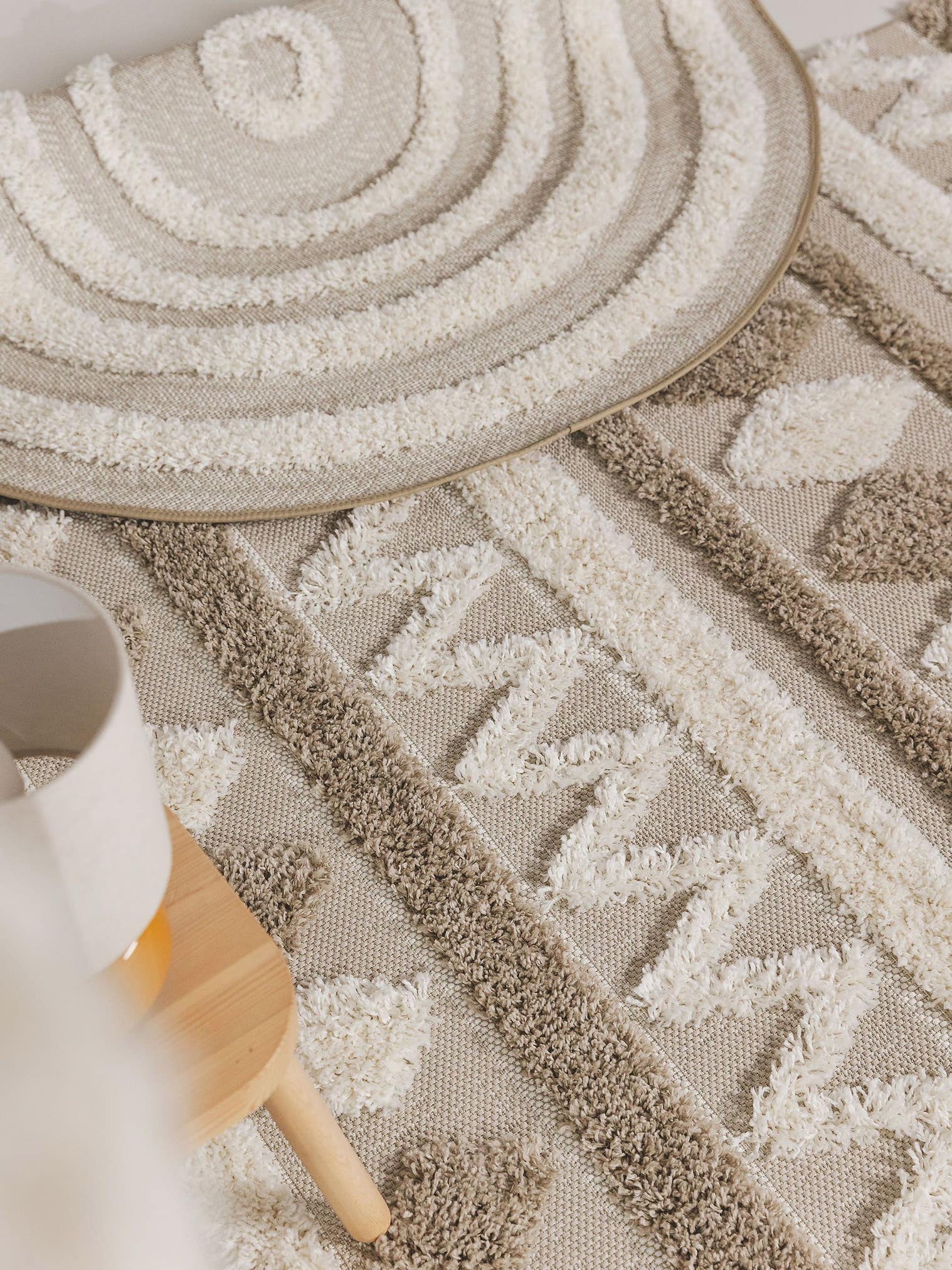 Teppich aus 100% Polypropylen in Beige mit 21 bis 30 mm hohem Flor von Lytte
