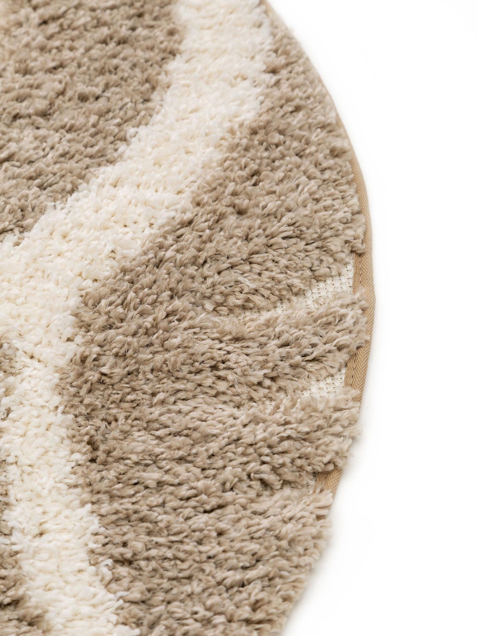 Teppich aus 100% Polypropylen in Beige mit 21 bis 30 mm hohem Flor von Lytte