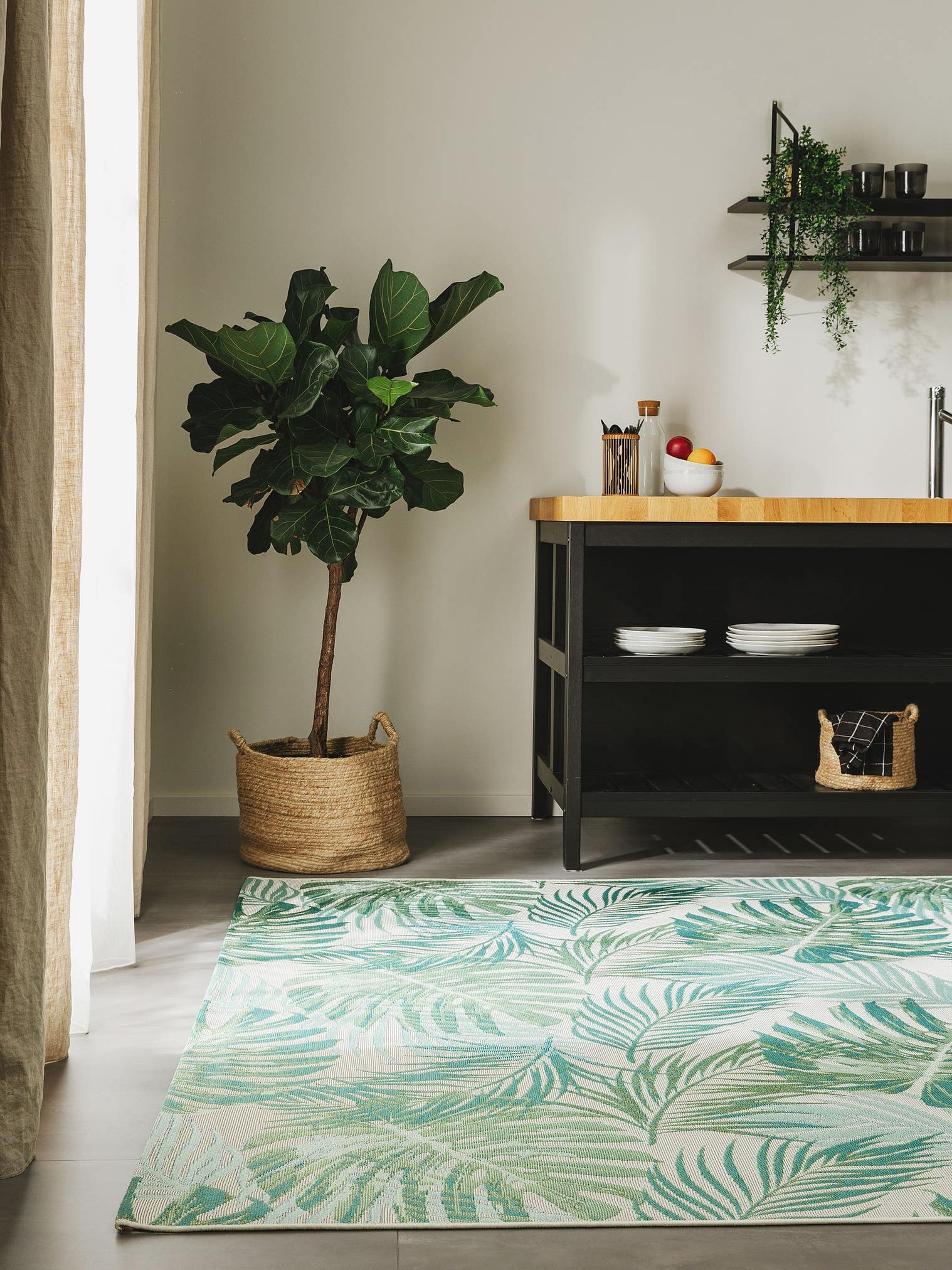 Teppich aus 76% Polypropylen, 23% Polyester, 1% Latex in Grün mit bis 5 mm hohem Flor von benuta Nest