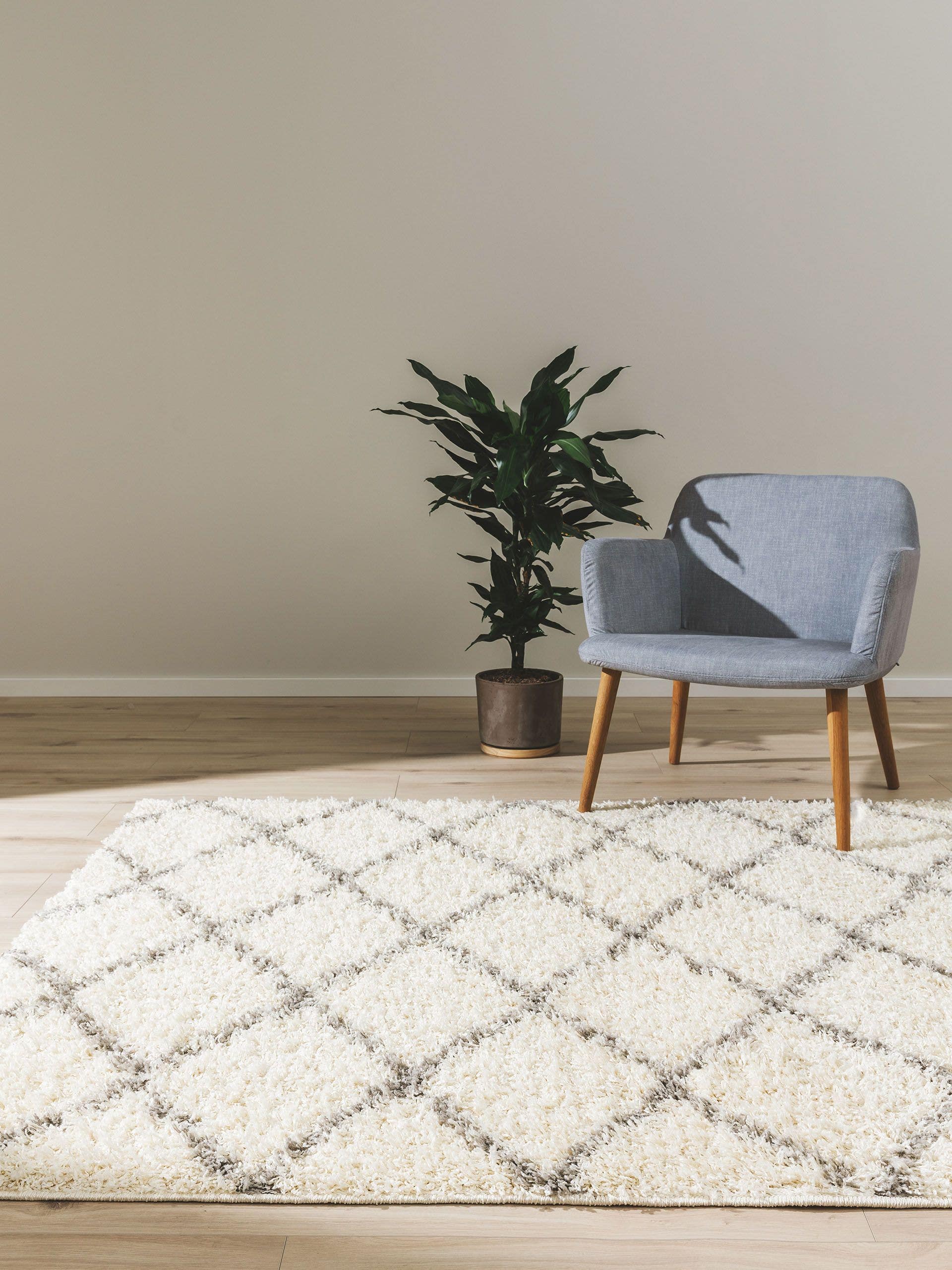Rug made of 100% Polypropylene in Beige with a 31 - 40 mm high pile by benuta Pop