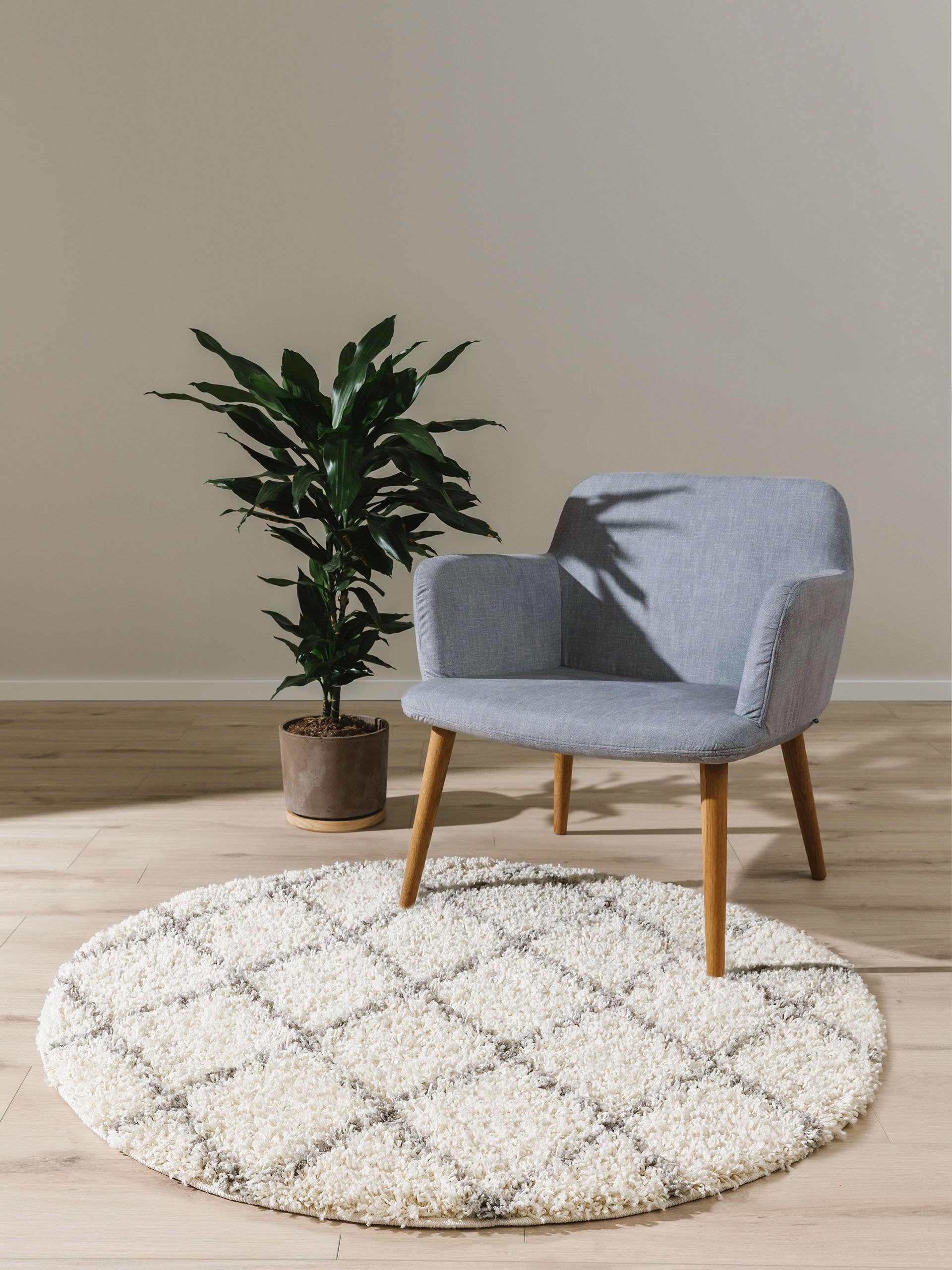 Rug made of 100% Polypropylene in Beige with a 31 - 40 mm high pile by benuta Pop