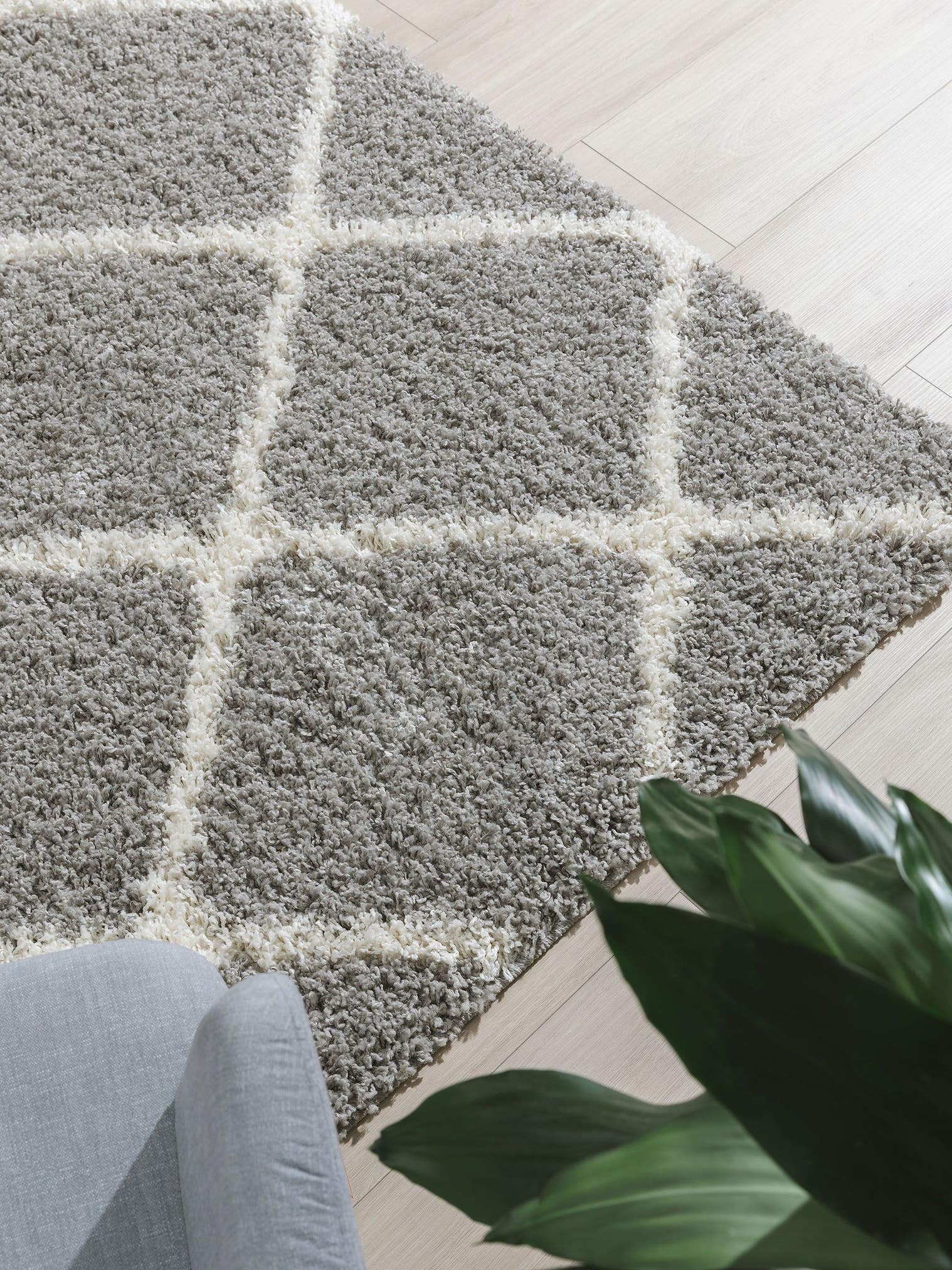 Teppich aus 100% Polypropylen in Grau mit 31 bis 40 mm hohem Flor von benuta Pop