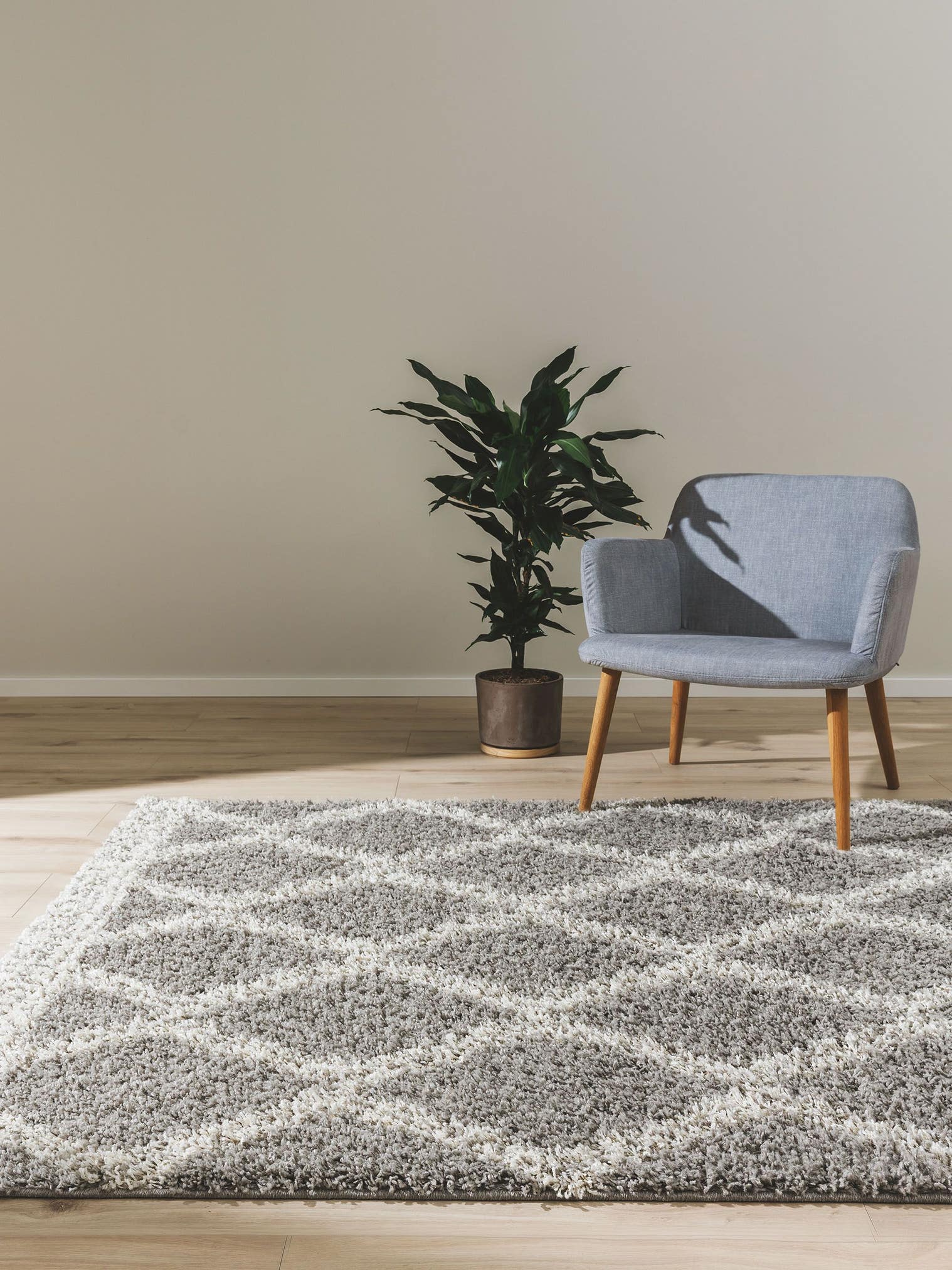 Teppich aus 100% Polypropylen in Grau mit 31 bis 40 mm hohem Flor von benuta Pop