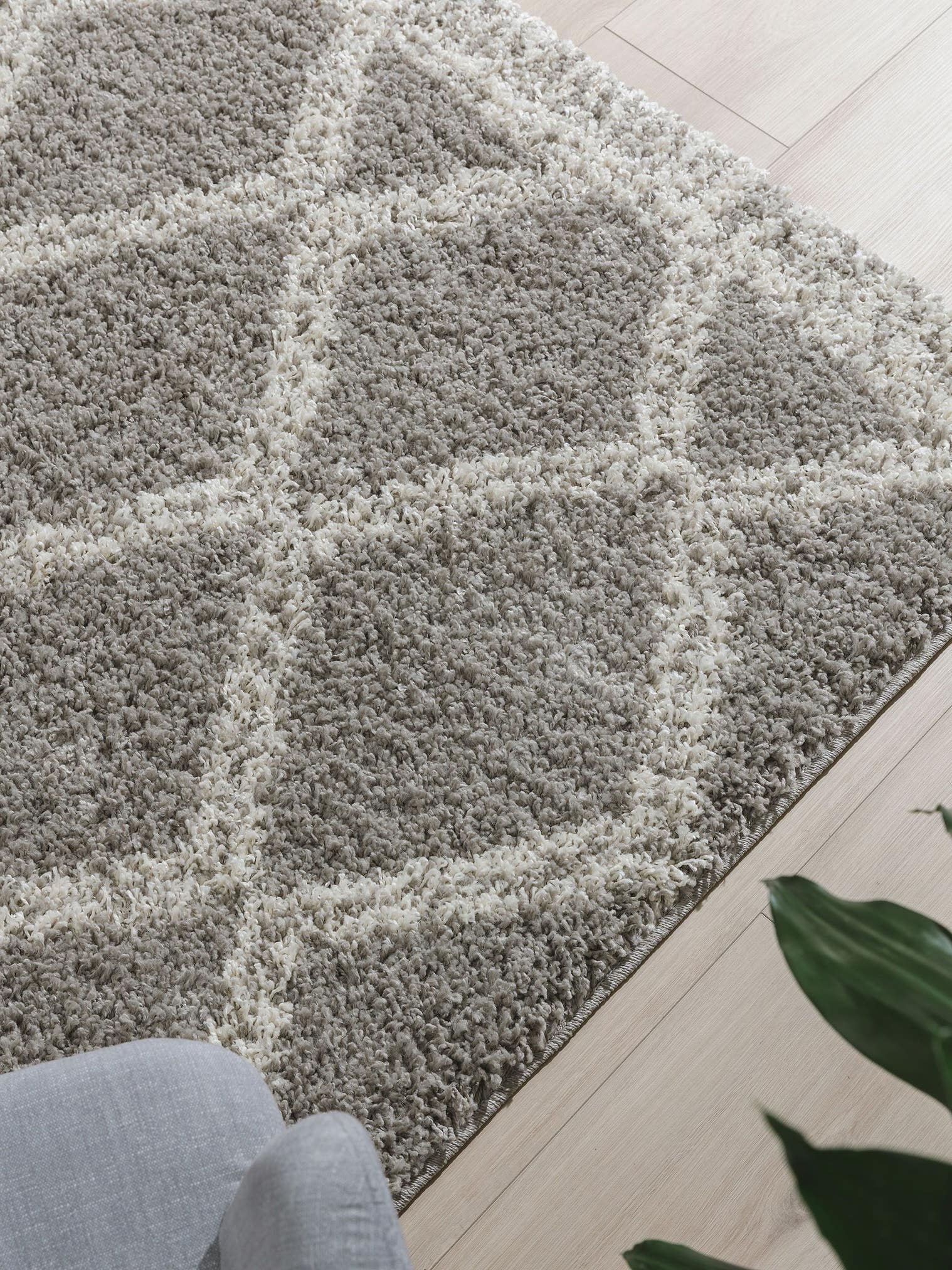 Teppich aus 100% Polypropylen in Grau mit 31 bis 40 mm hohem Flor von benuta Pop