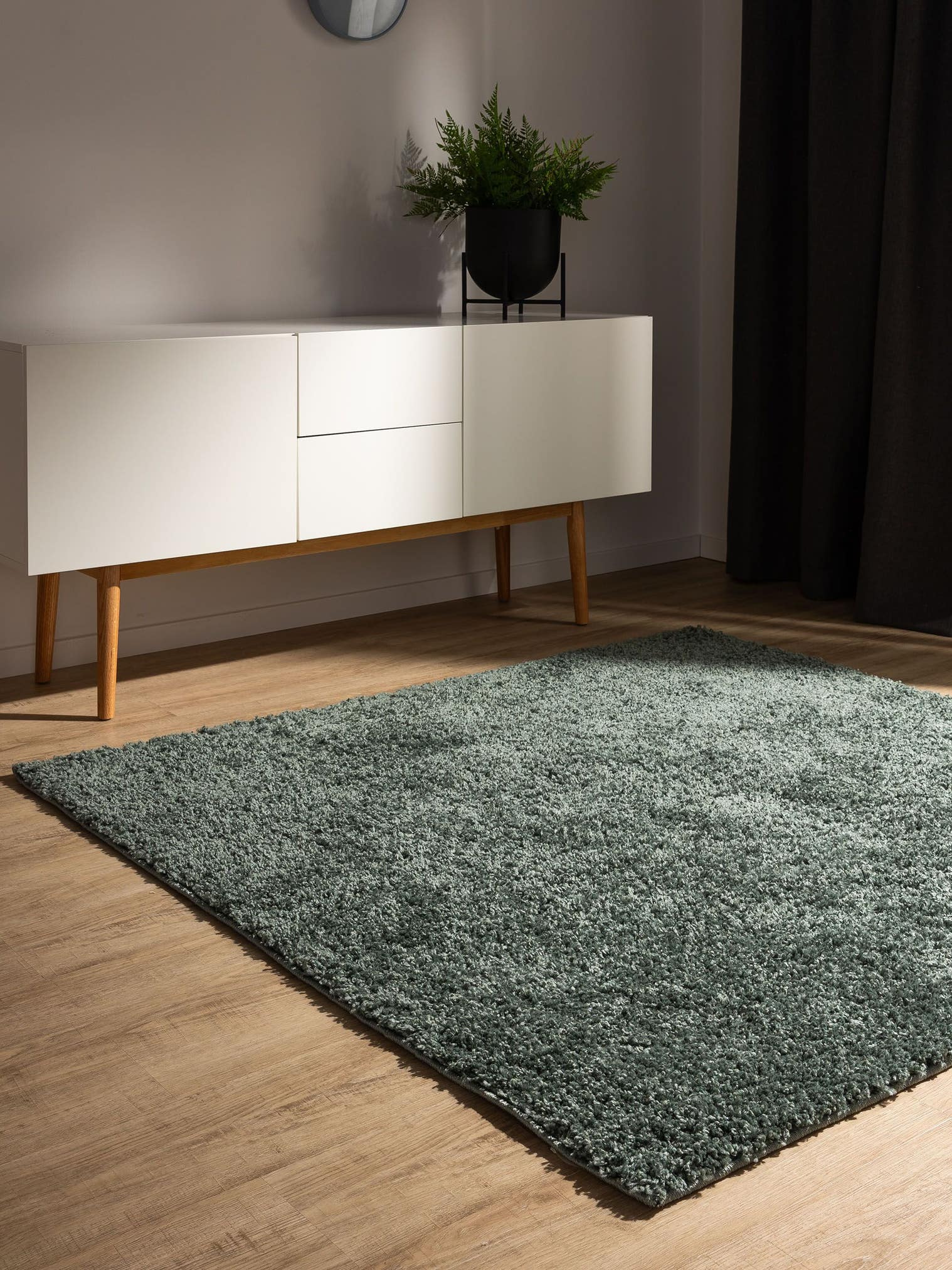 Rug made of 100% Polypropylene in Black with a 31 - 40 mm high pile by benuta Basic