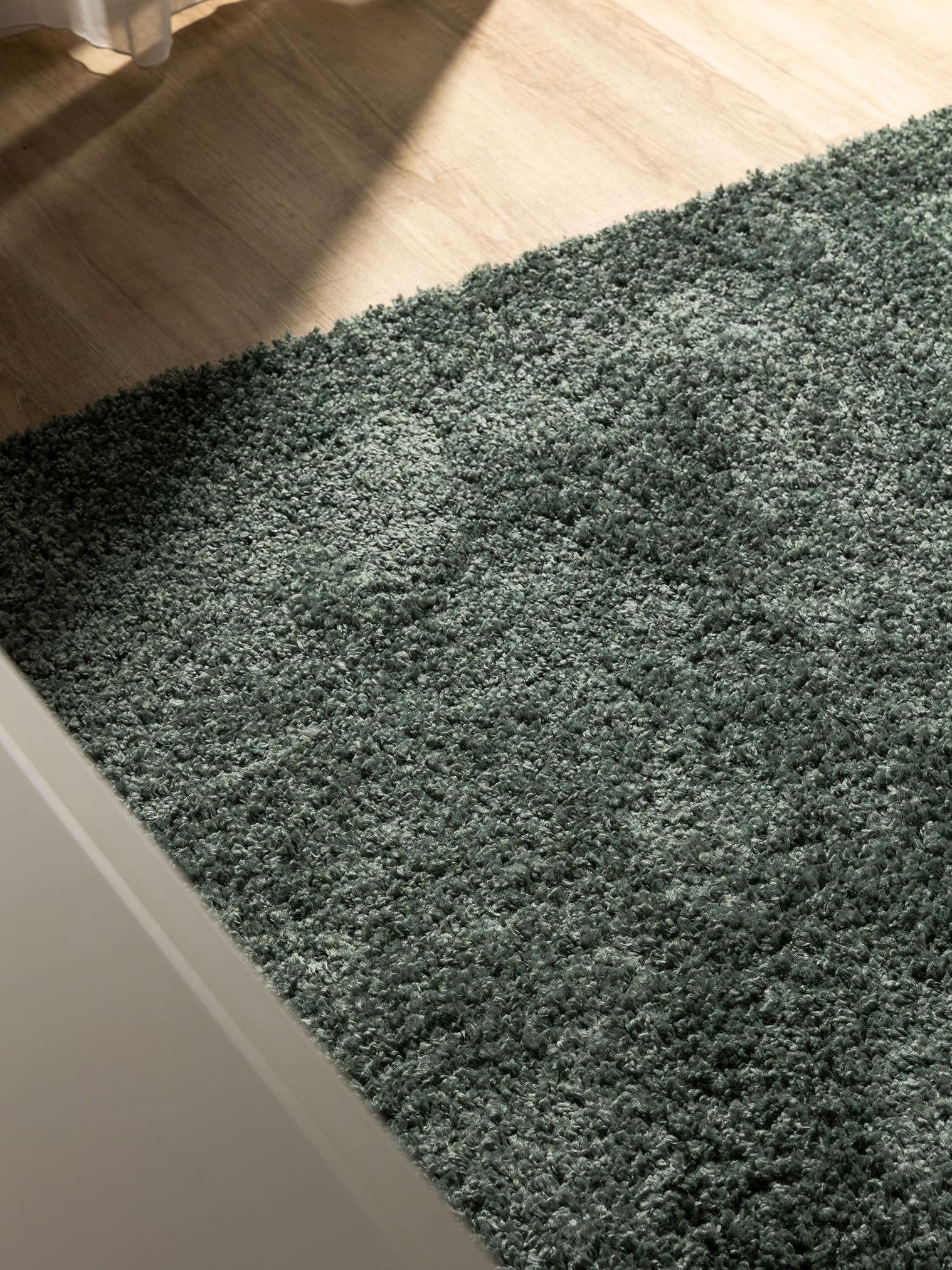 Rug made of 100% Polypropylene in Black with a 31 - 40 mm high pile by benuta Basic