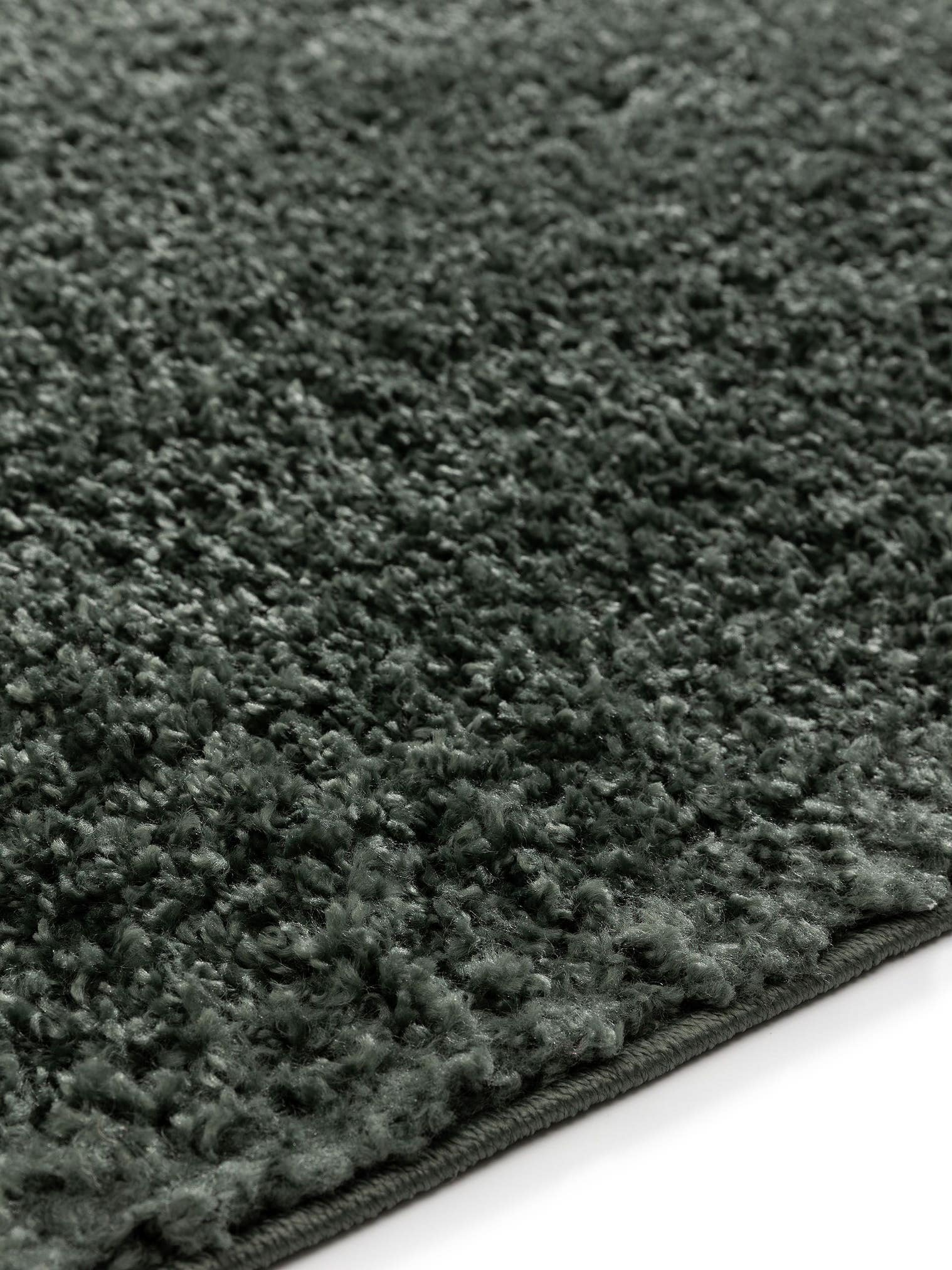 Rug made of 100% Polypropylene in Black with a 31 - 40 mm high pile by benuta Basic