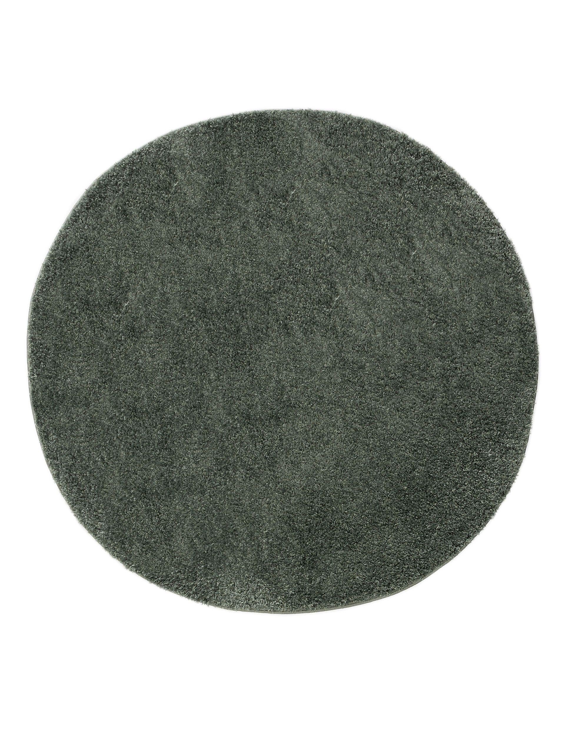 Rug made of 100% Polypropylene in Black with a 31 - 40 mm high pile by benuta Basic