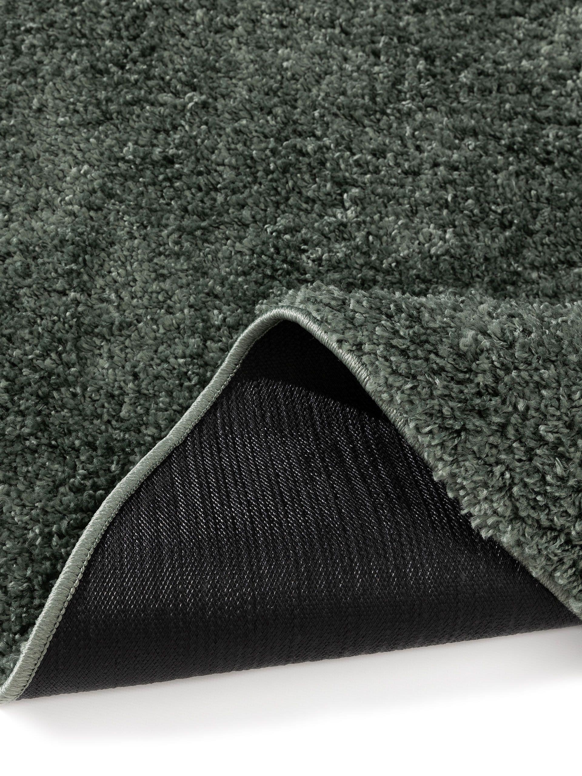Rug made of 100% Polypropylene in Black with a 31 - 40 mm high pile by benuta Basic