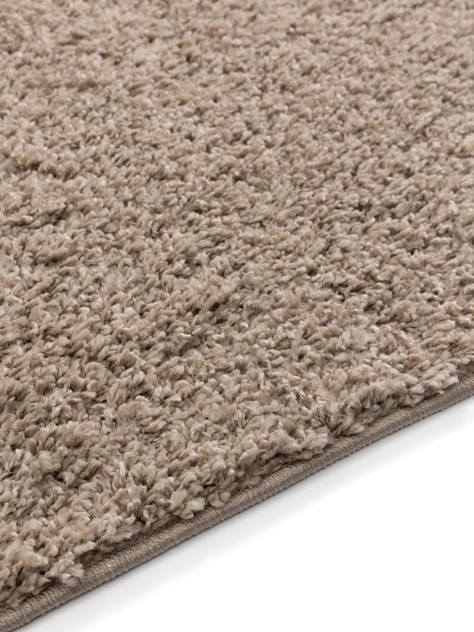 Tapijt van 100% Polypropyleen in Beige met een 31 - 40 mm hoge pool van benuta Basic