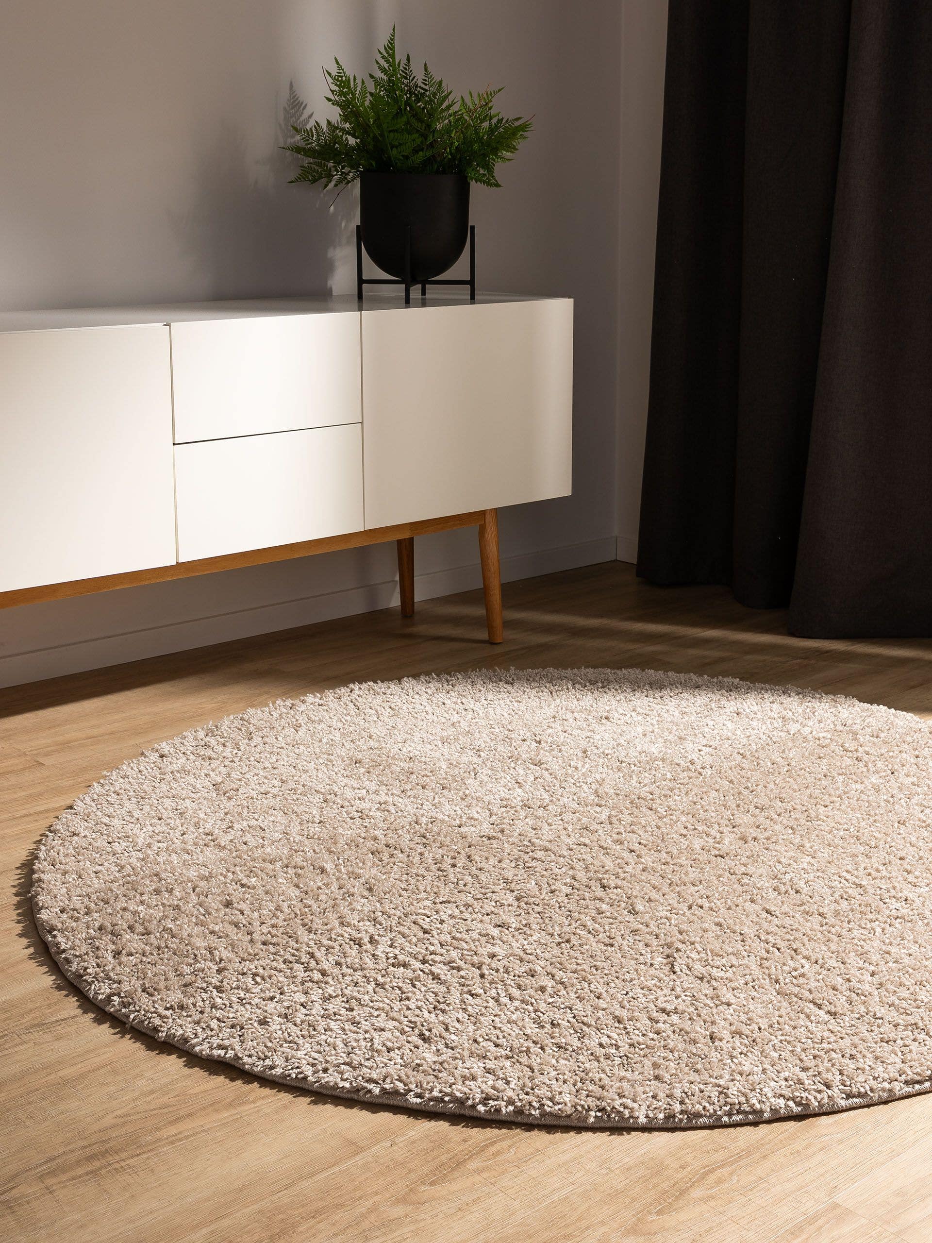 Rug made of 100% Polypropylene in Beige with a 31 - 40 mm high pile by benuta Basic