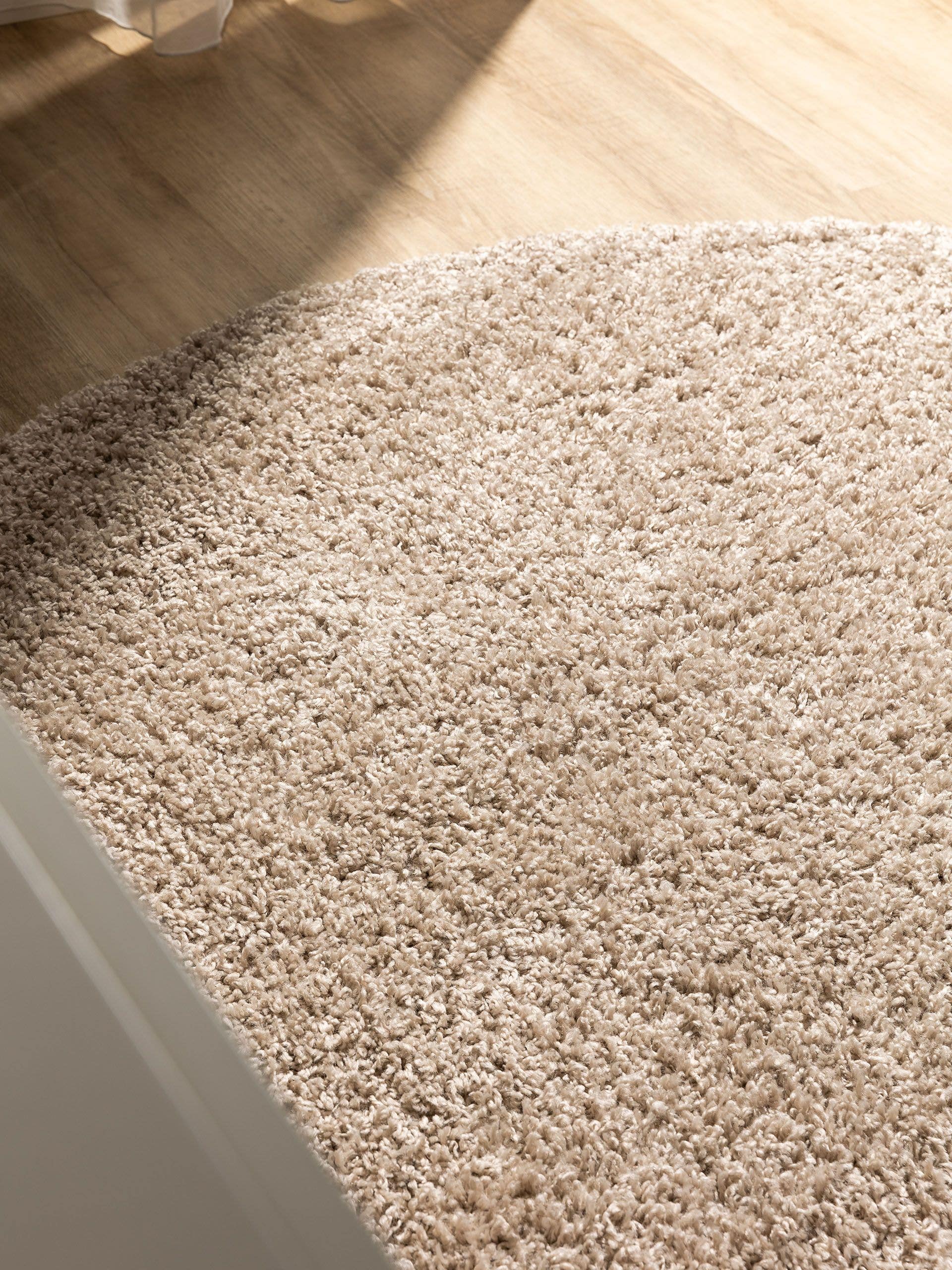 Rug made of 100% Polypropylene in Beige with a 31 - 40 mm high pile by benuta Basic