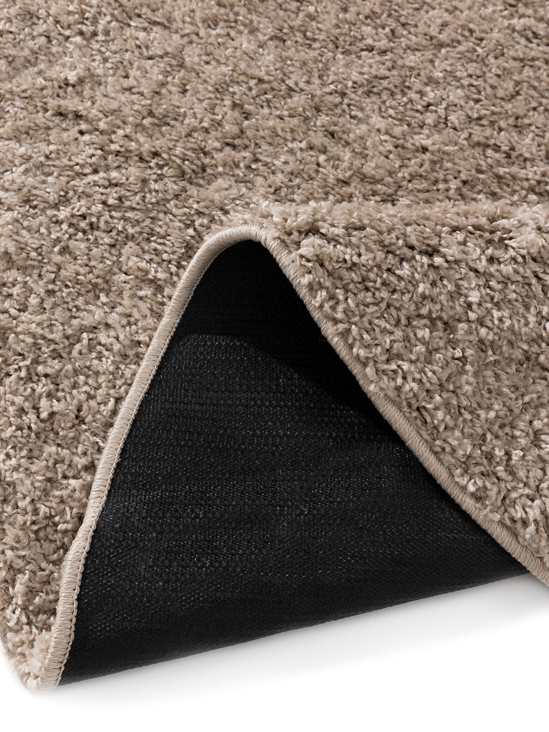 Rug made of 100% Polypropylene in Beige with a 31 - 40 mm high pile by benuta Basic