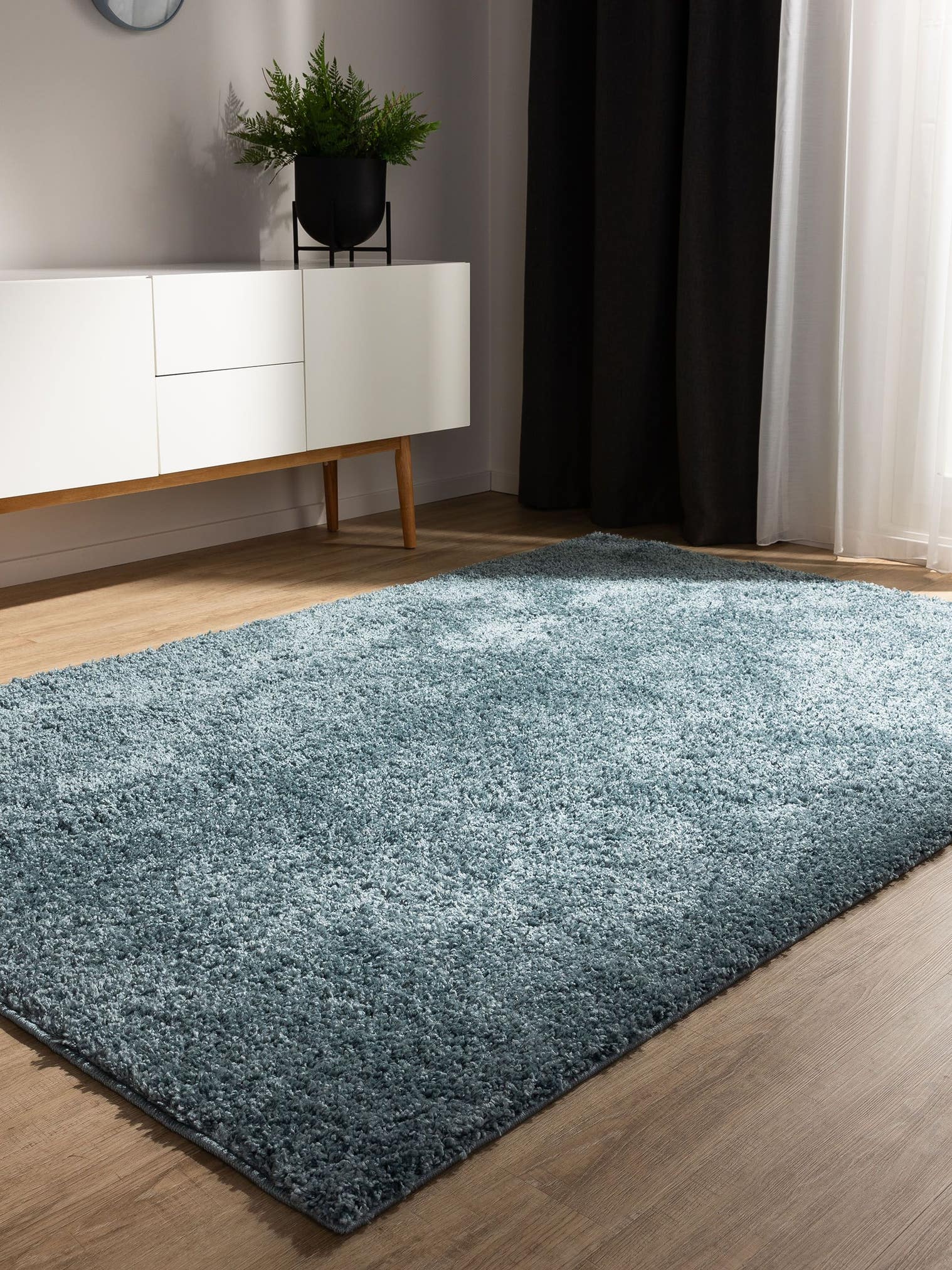 Teppich aus 100% Polypropylen in Blau mit 31 bis 40 mm hohem Flor von benuta Basic