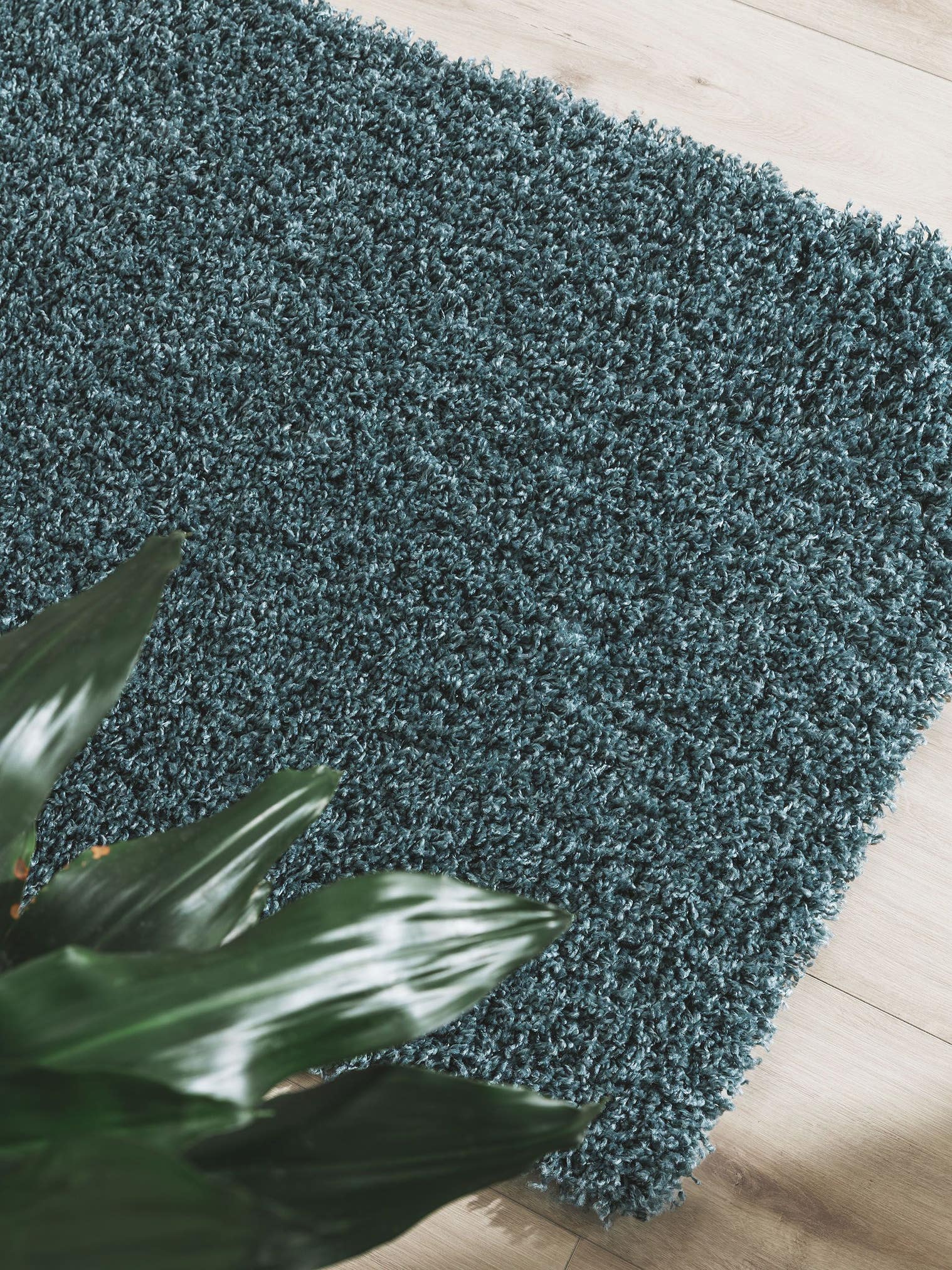Teppich aus 100% Polypropylen in Blau mit 31 bis 40 mm hohem Flor von benuta Basic