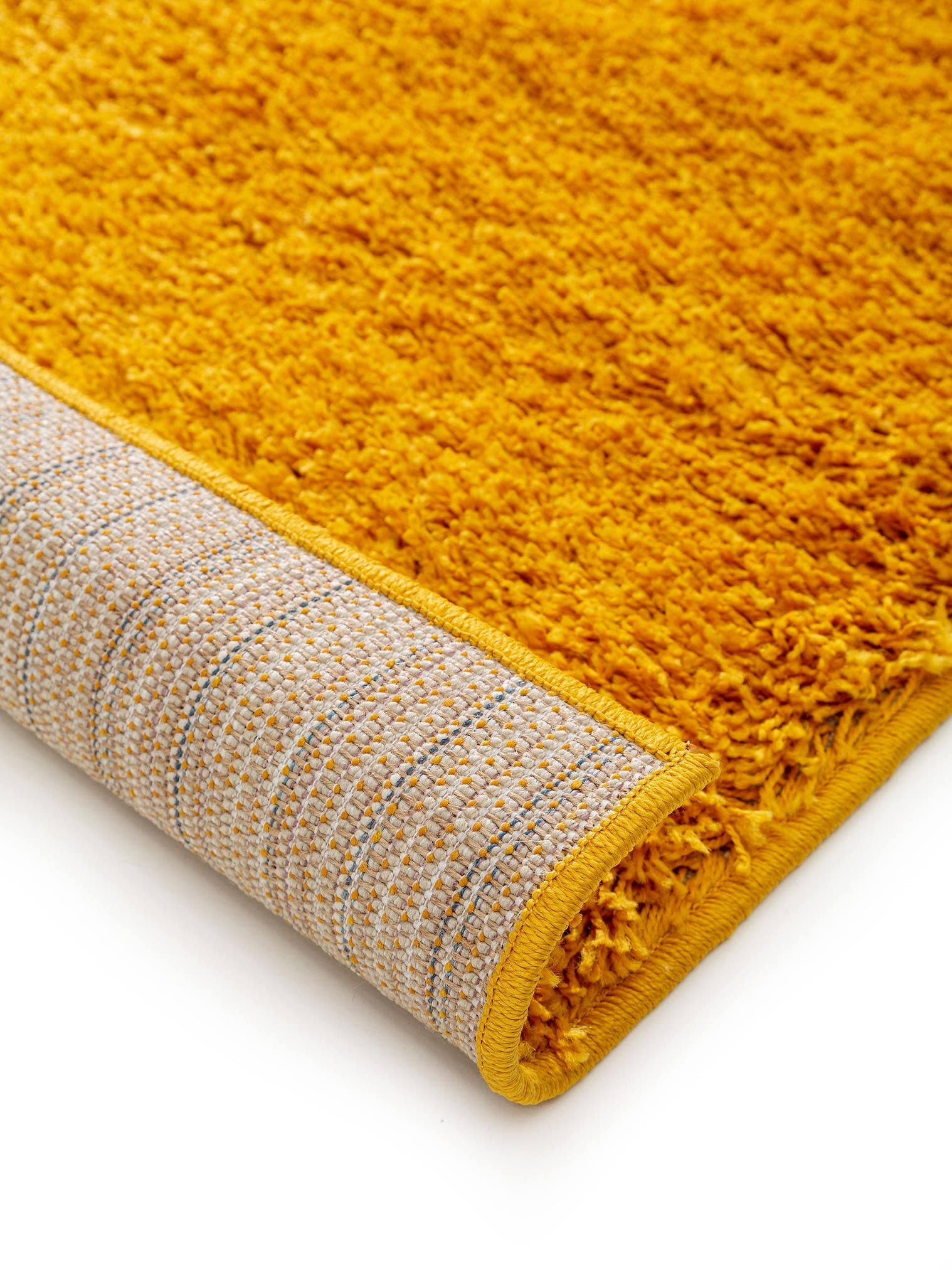 Teppich aus 100% Polypropylen in Gelb mit 31 bis 40 mm hohem Flor von benuta Basic