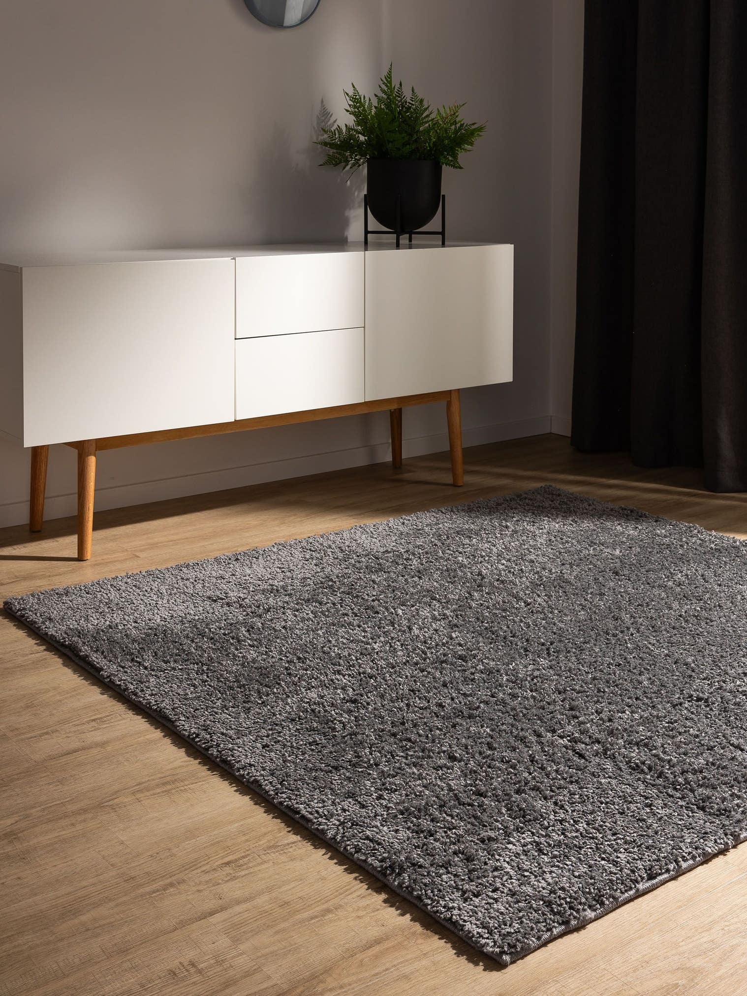 Teppich aus 100% Polypropylen in Grau mit 31 bis 40 mm hohem Flor von benuta Basic
