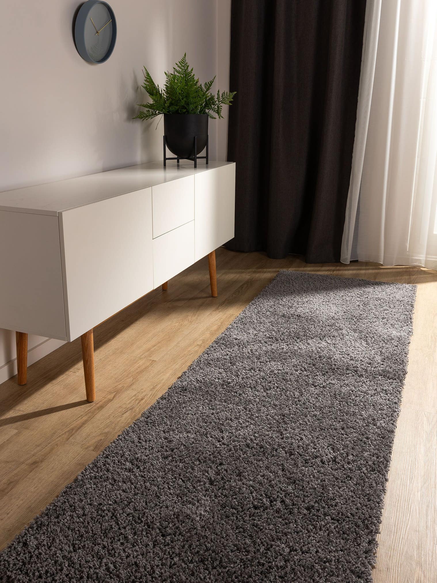 Teppich aus 100% Polypropylen in Grau mit 31 bis 40 mm hohem Flor von benuta Basic