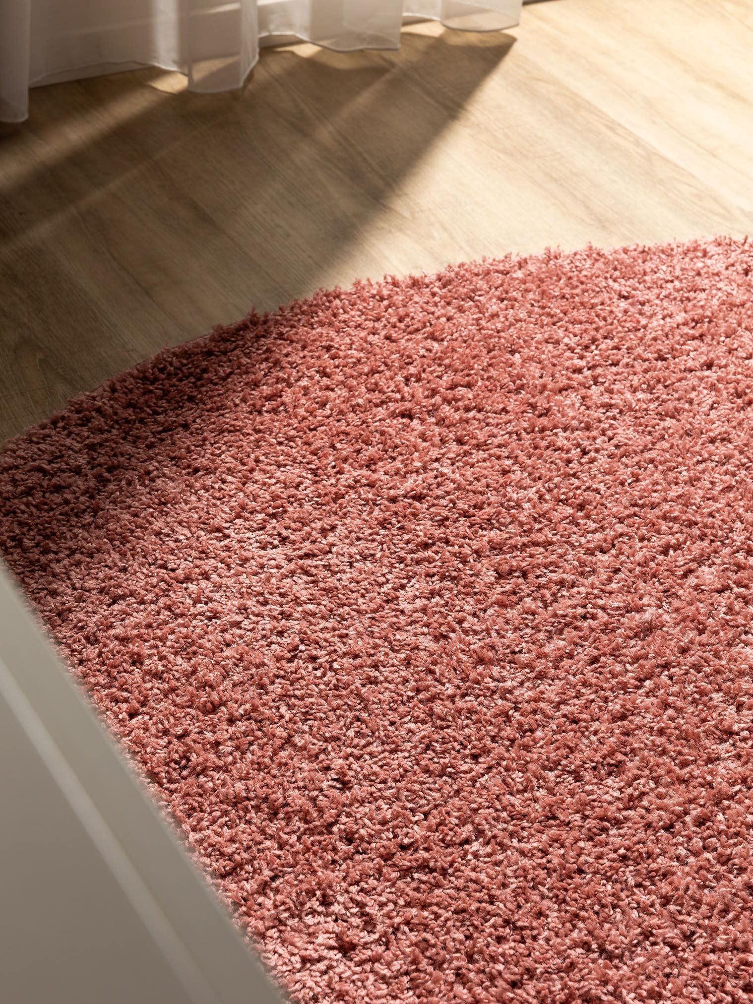Teppich aus 100% Polypropylen in Rosa mit 31 bis 40 mm hohem Flor von benuta Basic