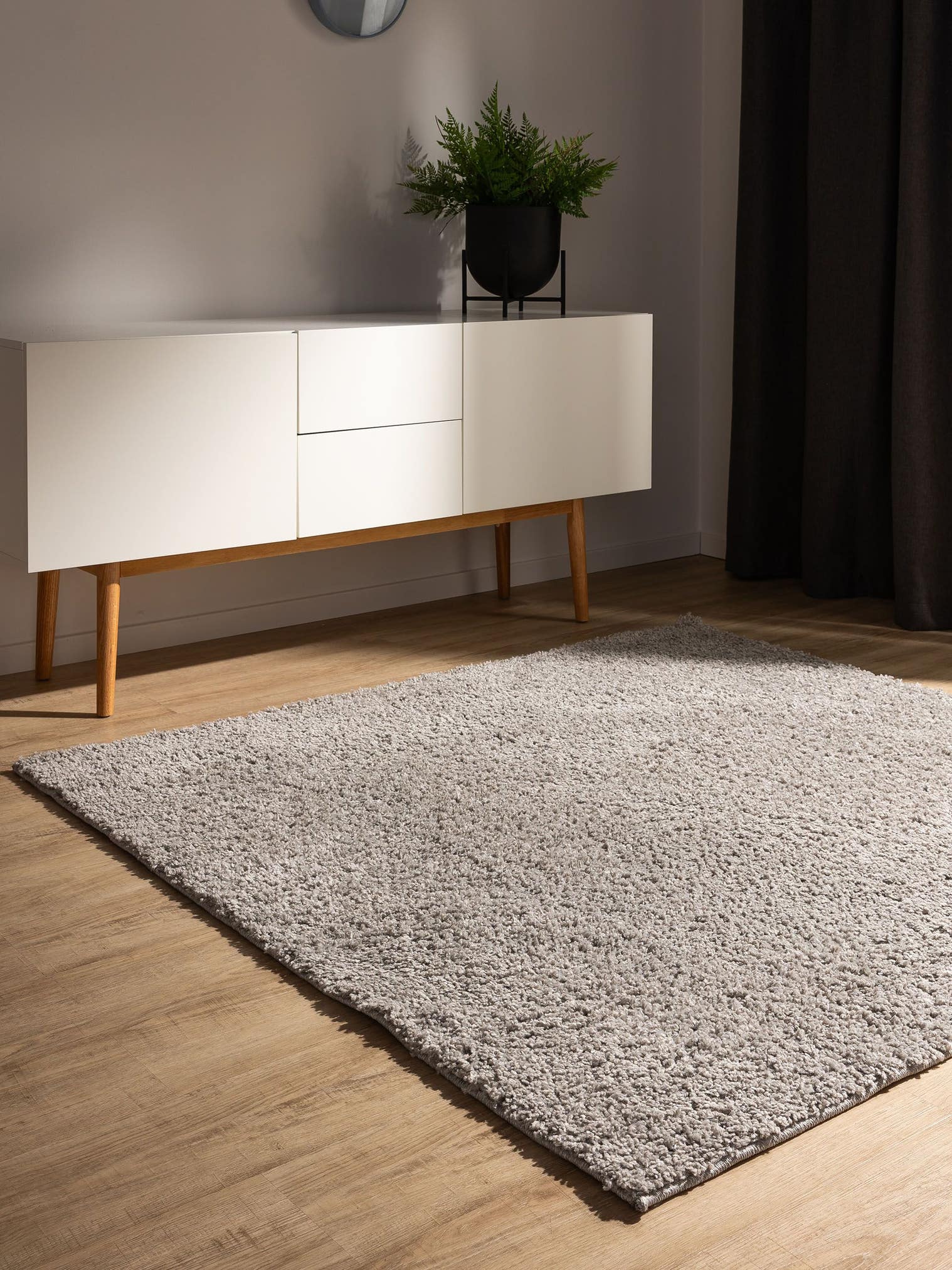 Teppich aus 100% Polypropylen in Grau mit 31 bis 40 mm hohem Flor von benuta Basic