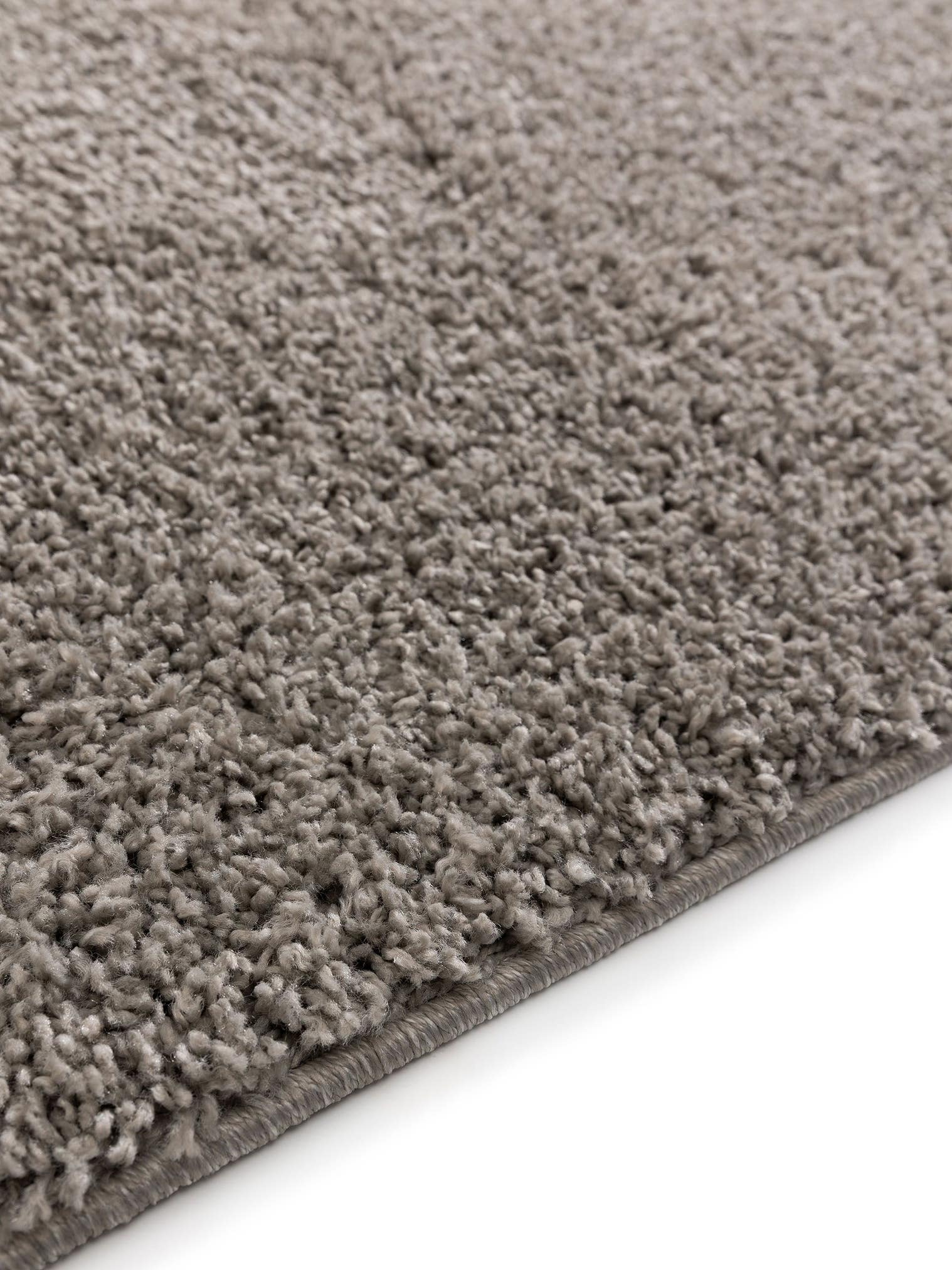 Teppich aus 100% Polypropylen in Grau mit 31 bis 40 mm hohem Flor von benuta Basic