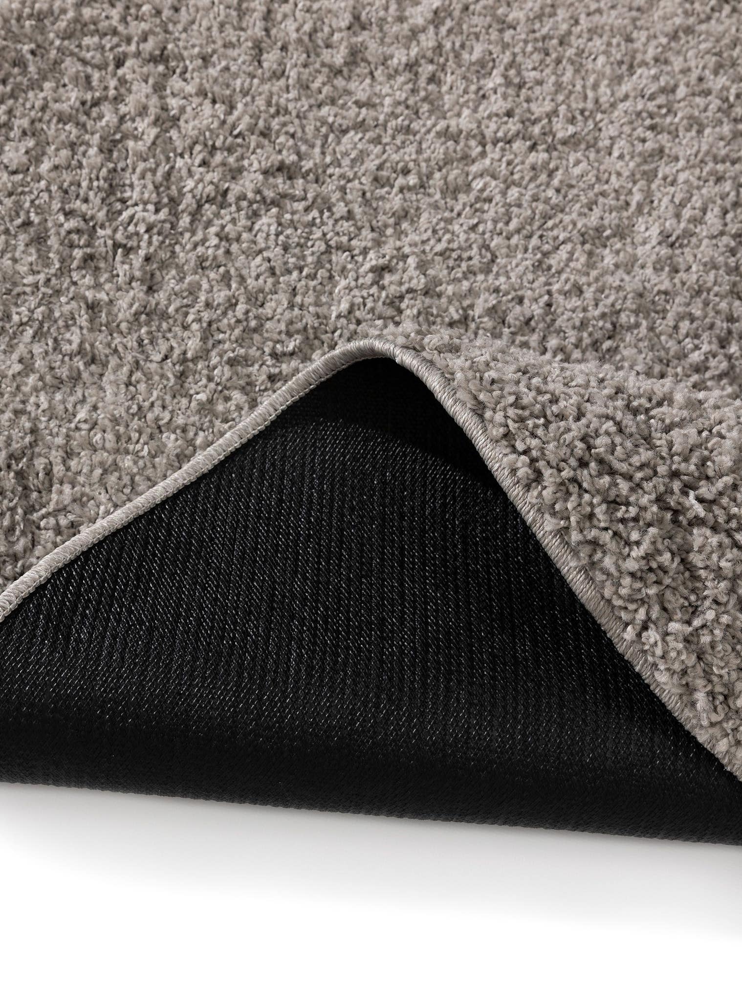 Teppich aus 100% Polypropylen in Grau mit 31 bis 40 mm hohem Flor von benuta Basic