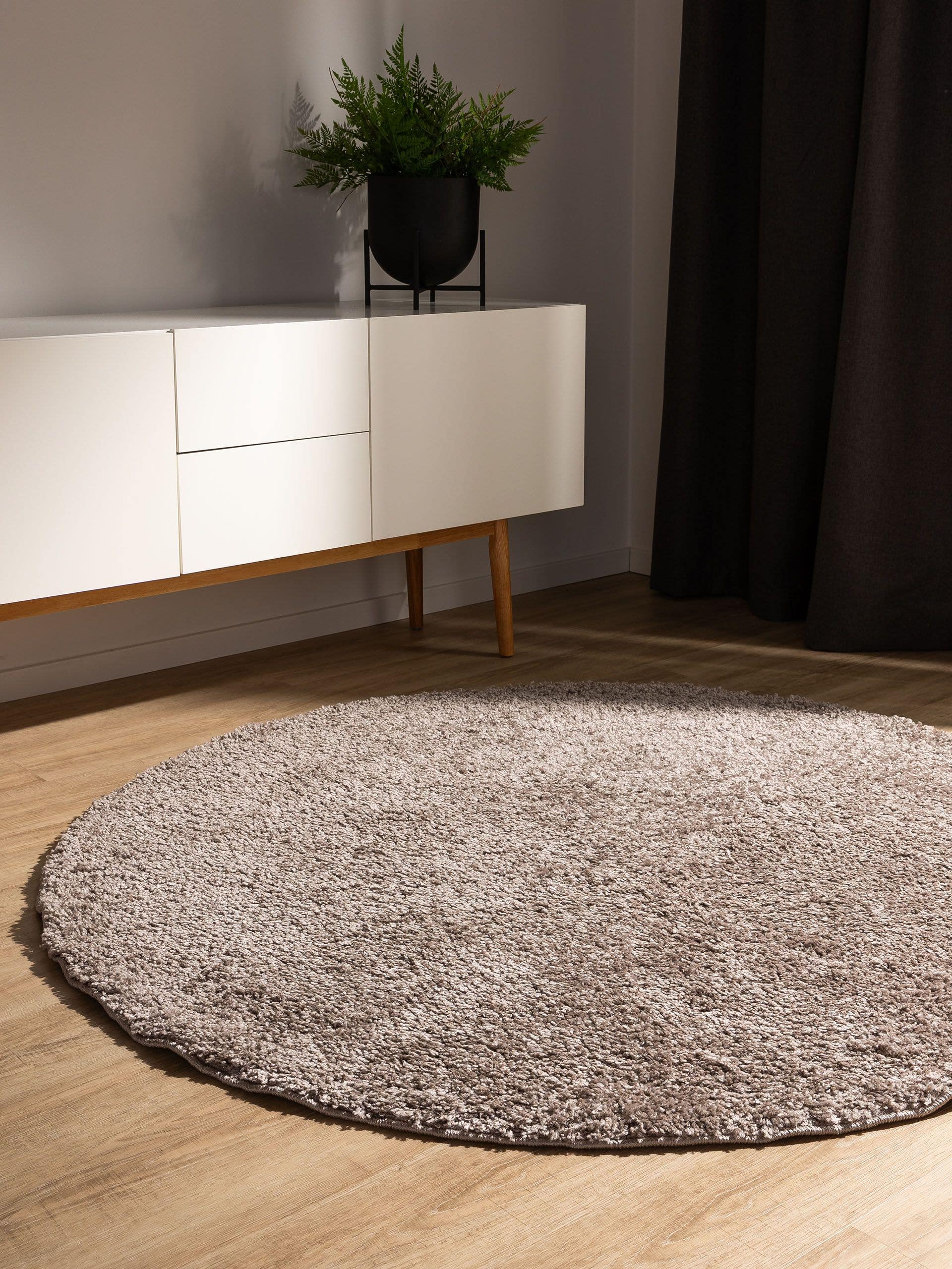 Tappeto di 100% Polipropilene in Taupe con pelo alto 31 - 40 mm da benuta Basic