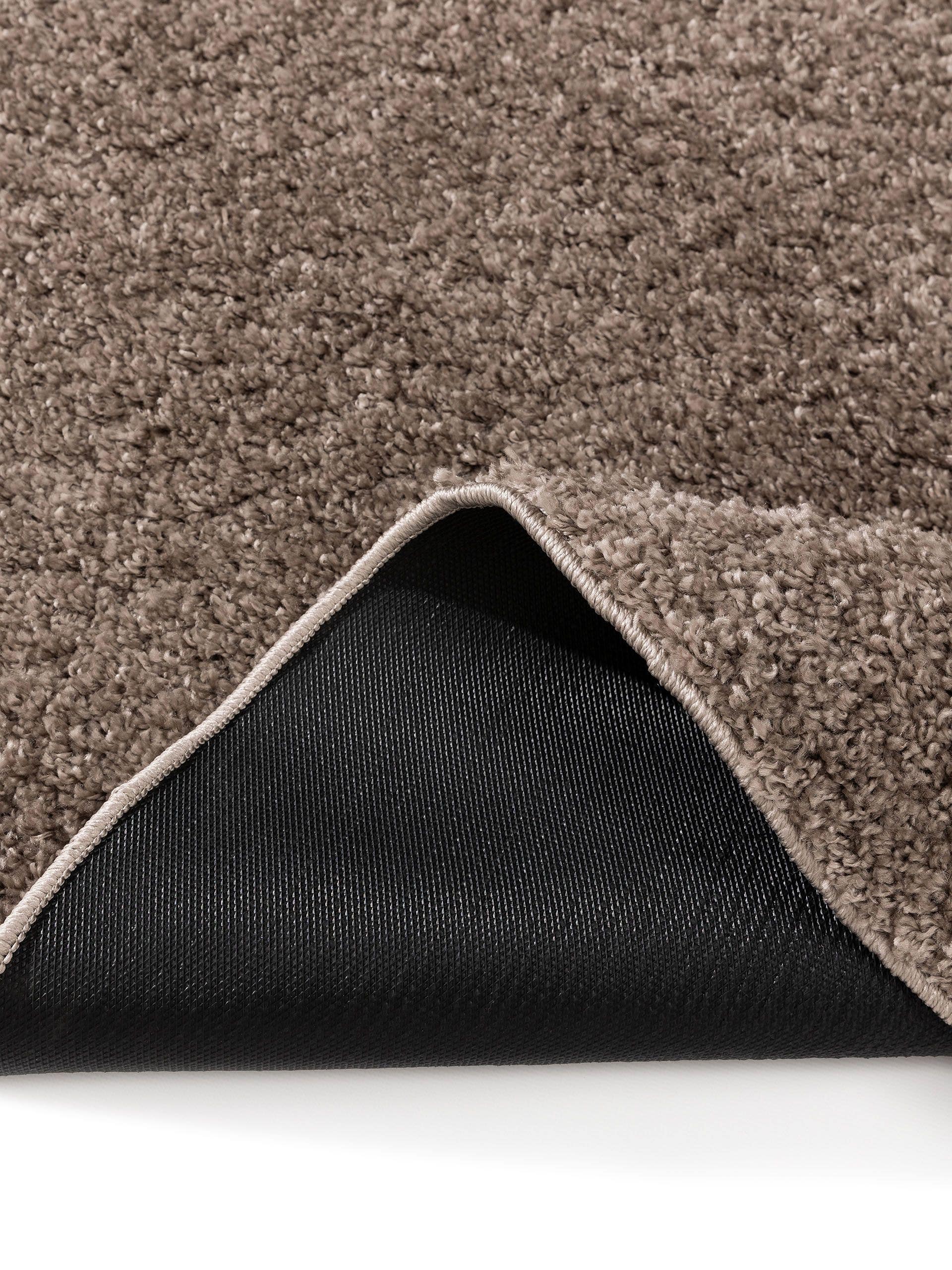 Tappeto di 100% Polipropilene in Taupe con pelo alto 31 - 40 mm da benuta Basic